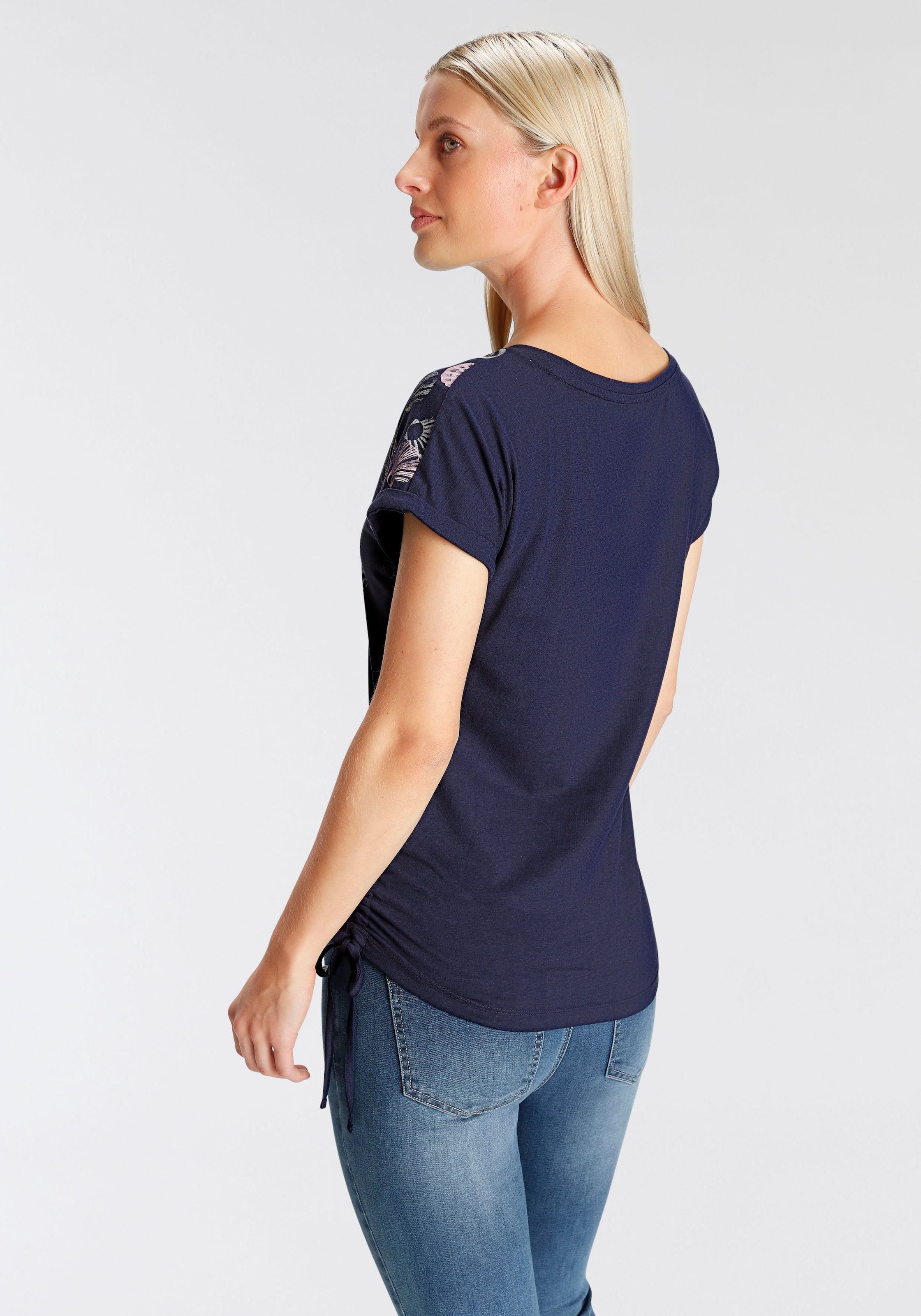 NEUE T-Shirt, bei DELMAO Raffungen - online OTTO mit MARKE verschiedenen seitlichen in Druckdesigns