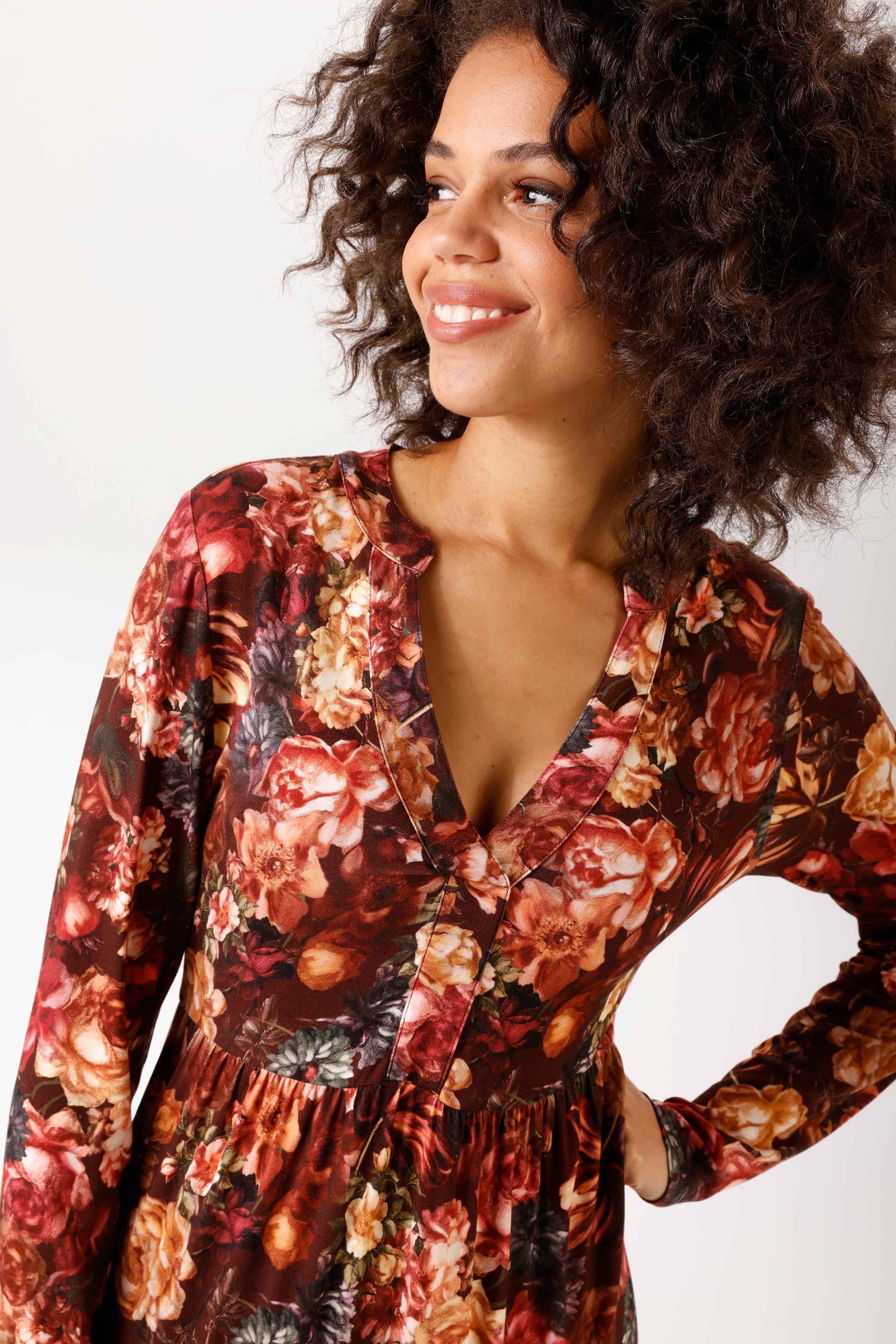 Aniston CASUAL Jerseykleid mit farbharmonischen Blumendruck - NEUE KOLLEKTION