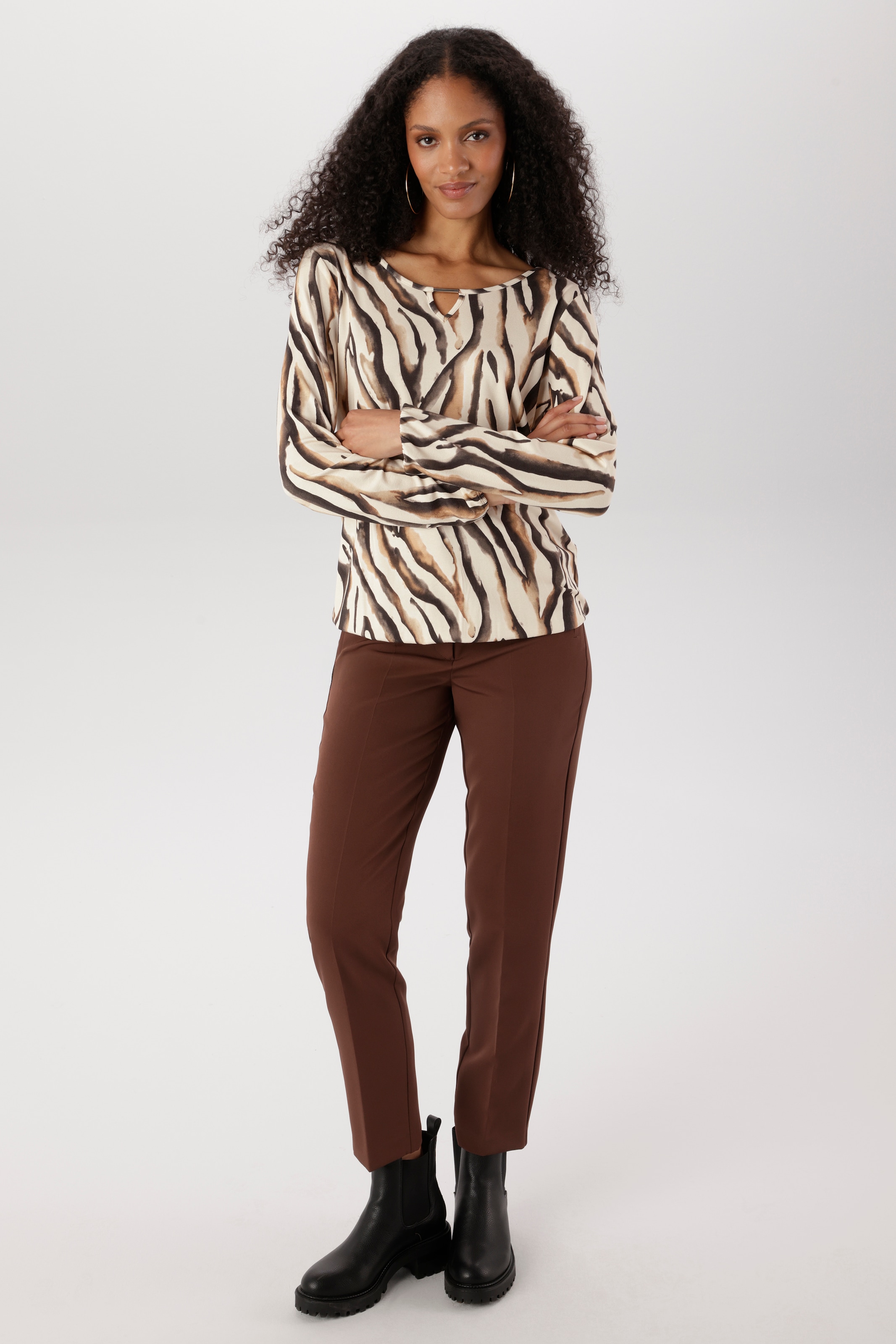 Aniston SELECTED Langarmshirt mit Cut-out und trendy Animalmuster Allover - NEUE KOLLEKTION