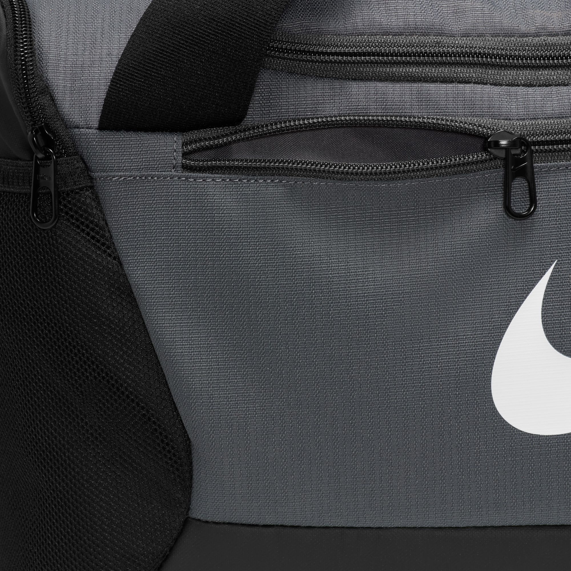 Nike Sporttasche »BRASILIA . TRAINING DUFFEL BAG« mit seitlichem Schuhfach, mit Innen- und Außentaschen, mit Logodruck
