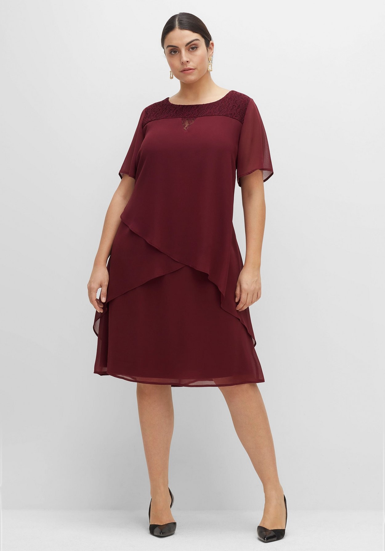 Sheego Abendkleid »Cocktailkleid mit asymetrischen Volants«, mit asymetrischen Volants