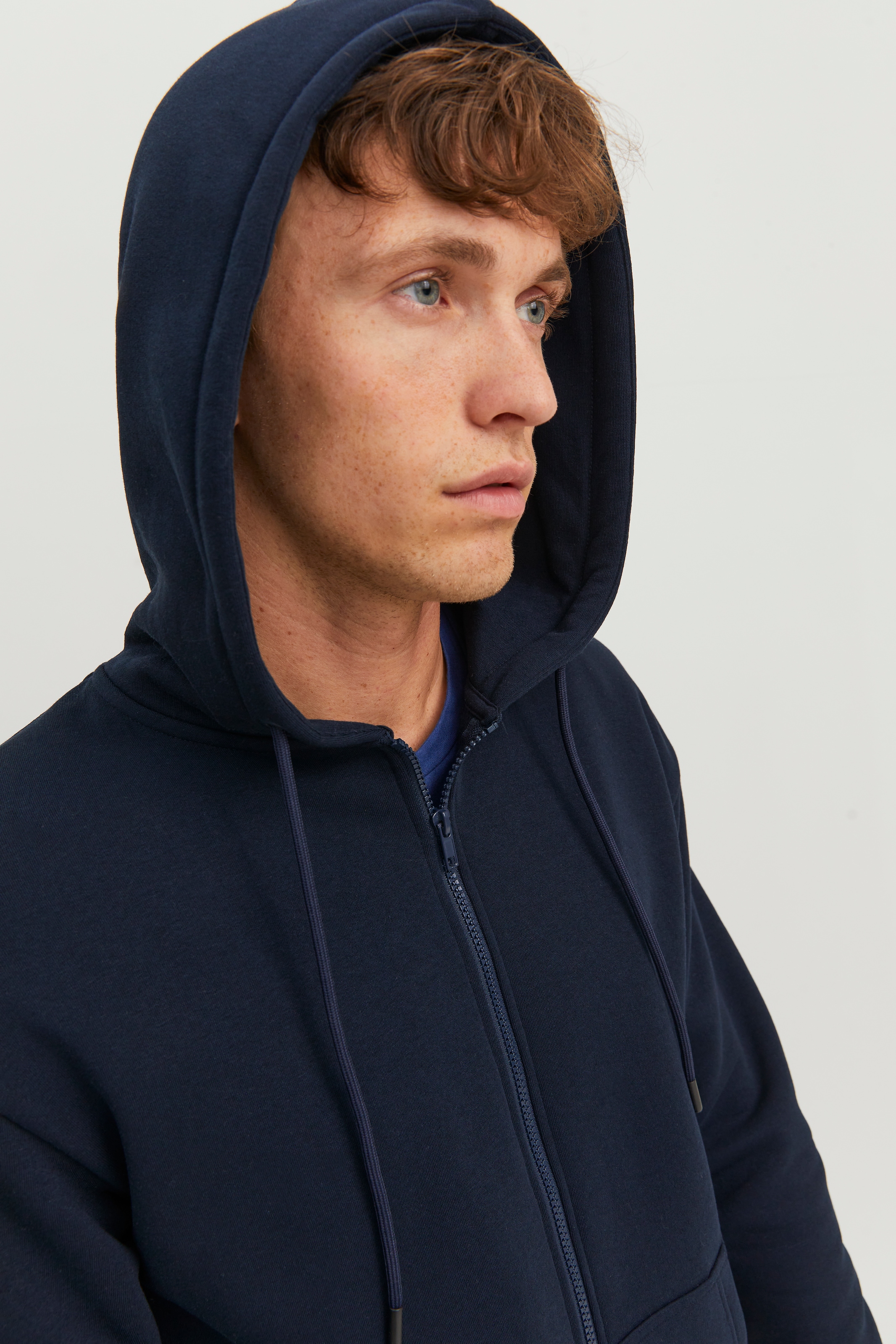 Jack & Jones Kapuzensweatjacke »JJEBRADLEY mit Kapuze, ideal für kalte Jahreszeit« Materialmix, relaxed fit