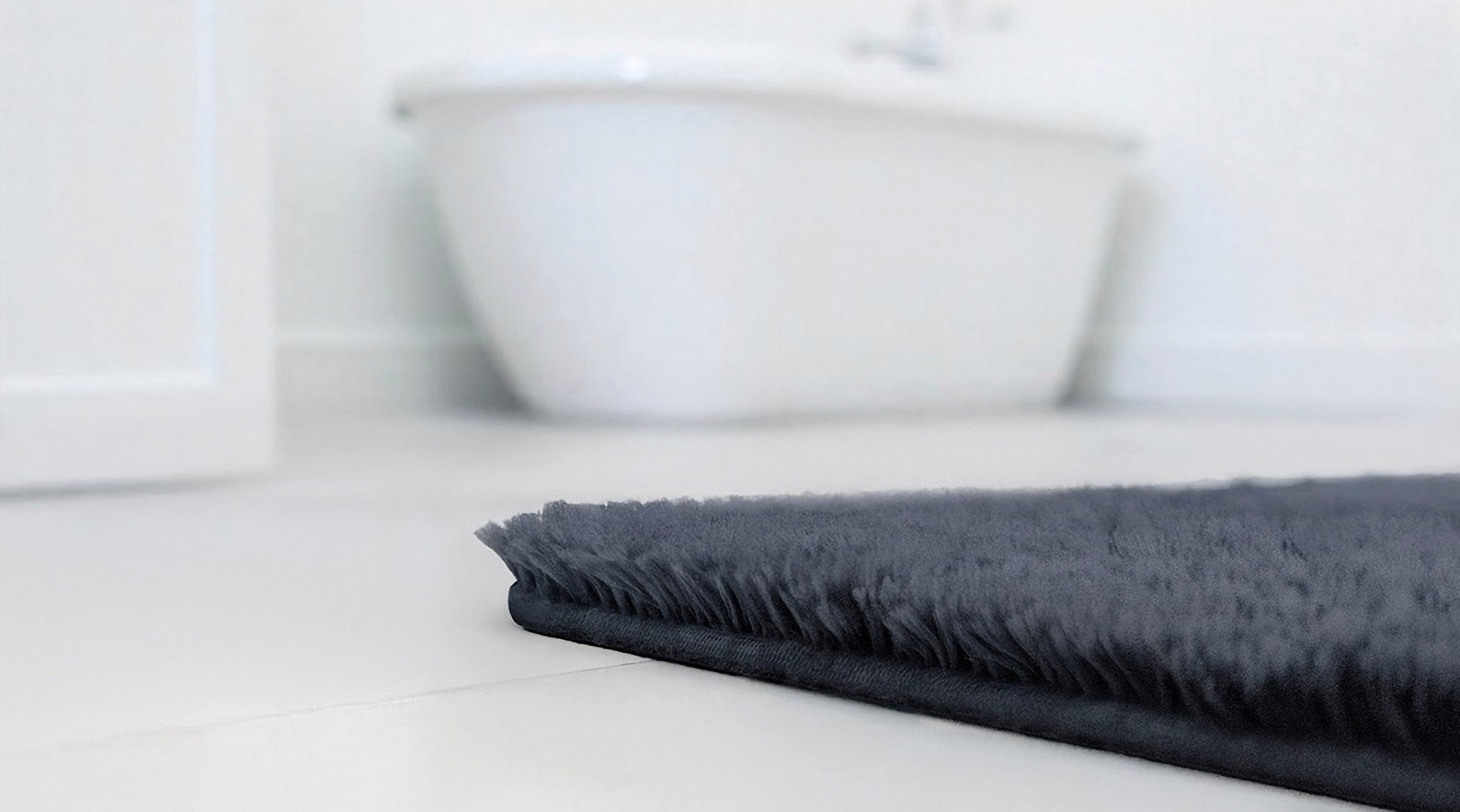 Bruno Banani Badematte »Danny«, rutschhemmend beschichtet, schnell trocknend, Made in Europe, einfarbiger Badteppich