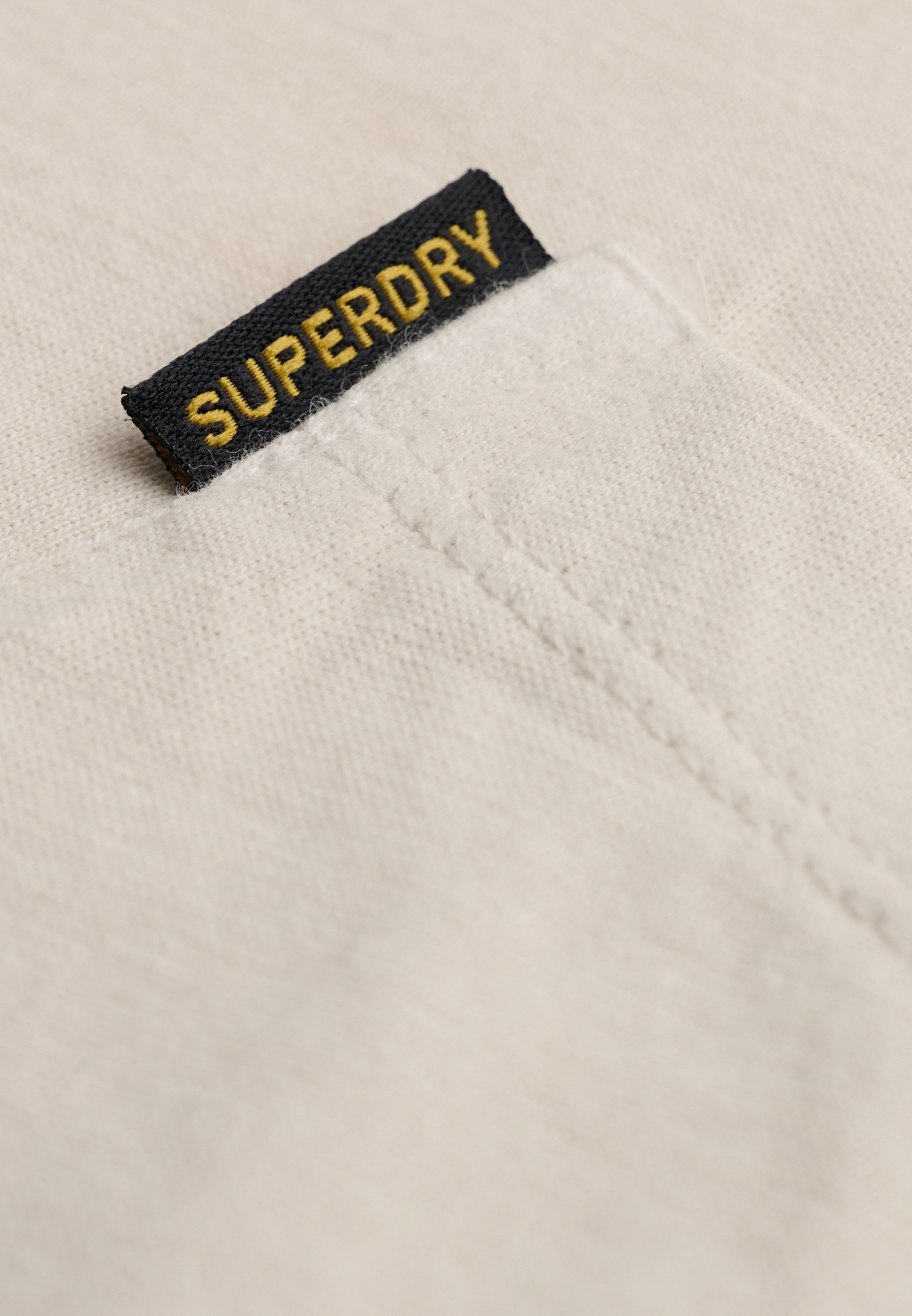 Superdry Rundhalsshirt »CLASSIC ESSENTIAL POCKET TEE« mit stylischer, aufgesetzter Brusttasche