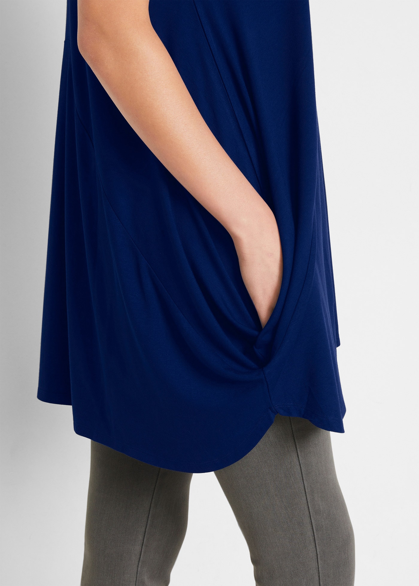 bonprix Longshirt A-Linie Passform, mit Eingrifftaschen, tiefer Rundhalsausschnitt