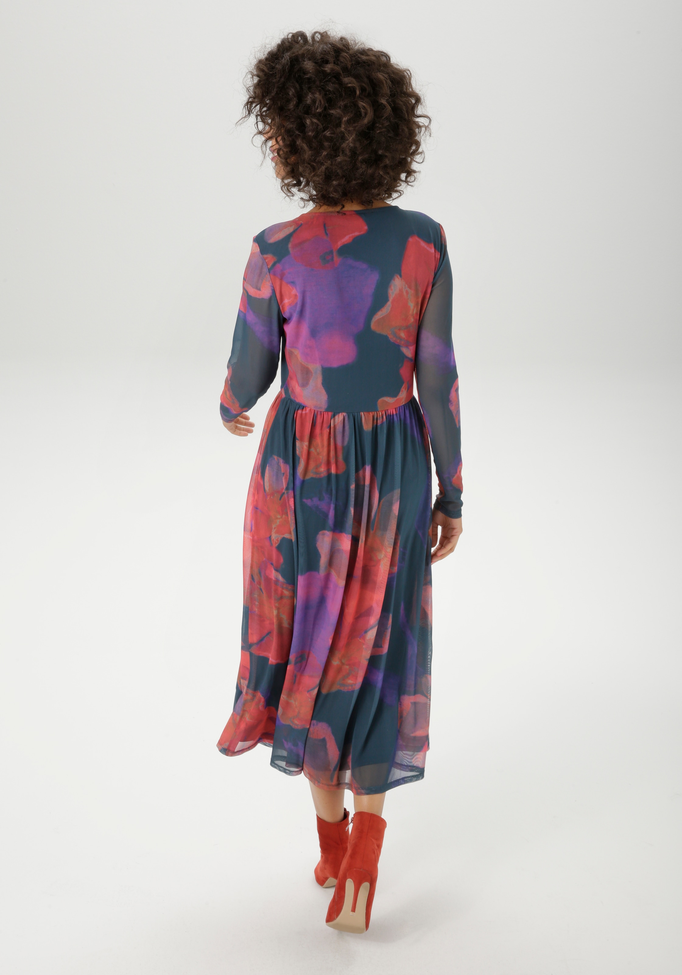 Aniston CASUAL Midikleid, mit großflächigen Batik-Blüten bedruckt - NEUE KOLLEKTION