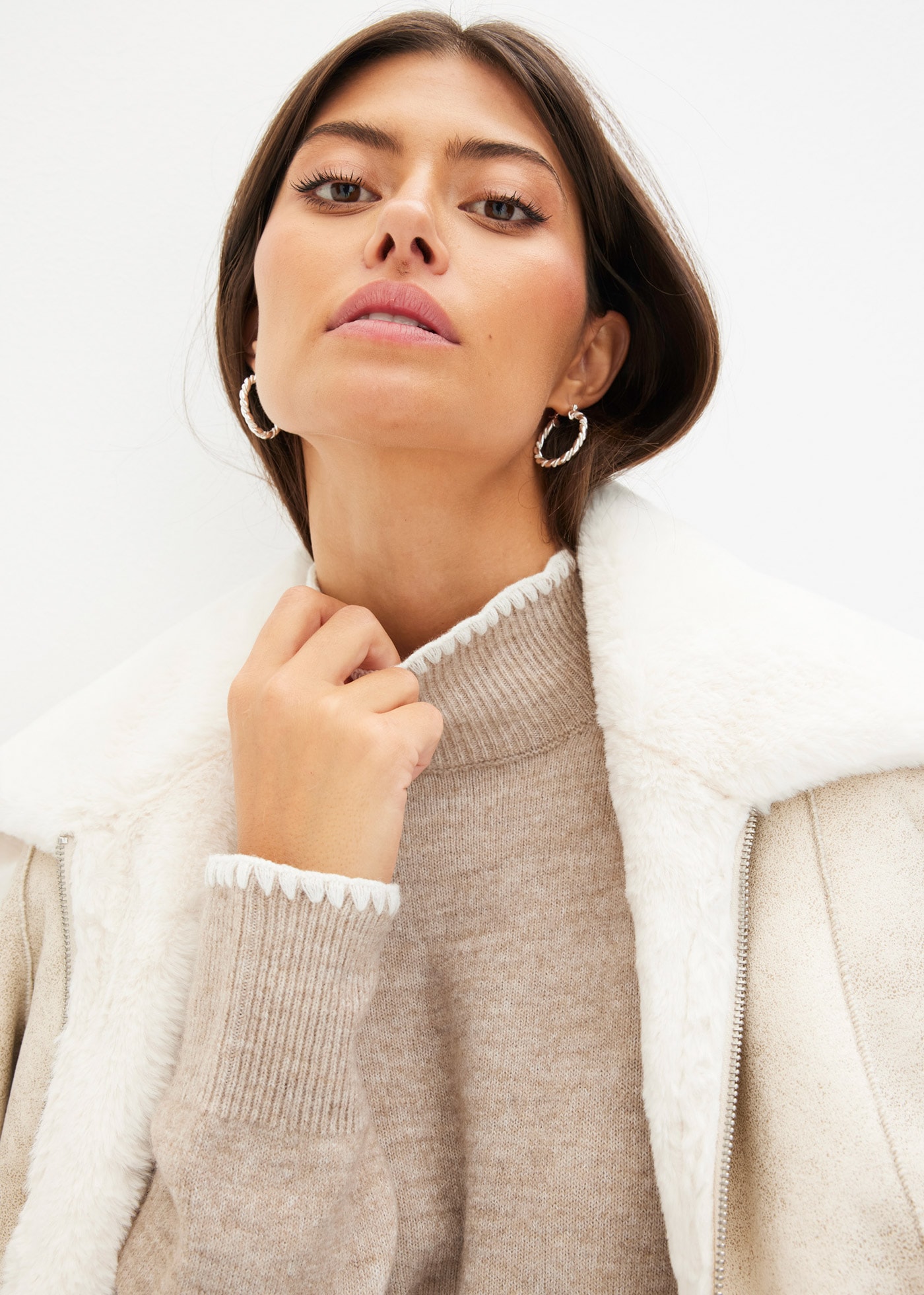 bonprix Strickpullover aus Polyester, Polyacryl, Wolle und Elasthan, mit Stehkragen