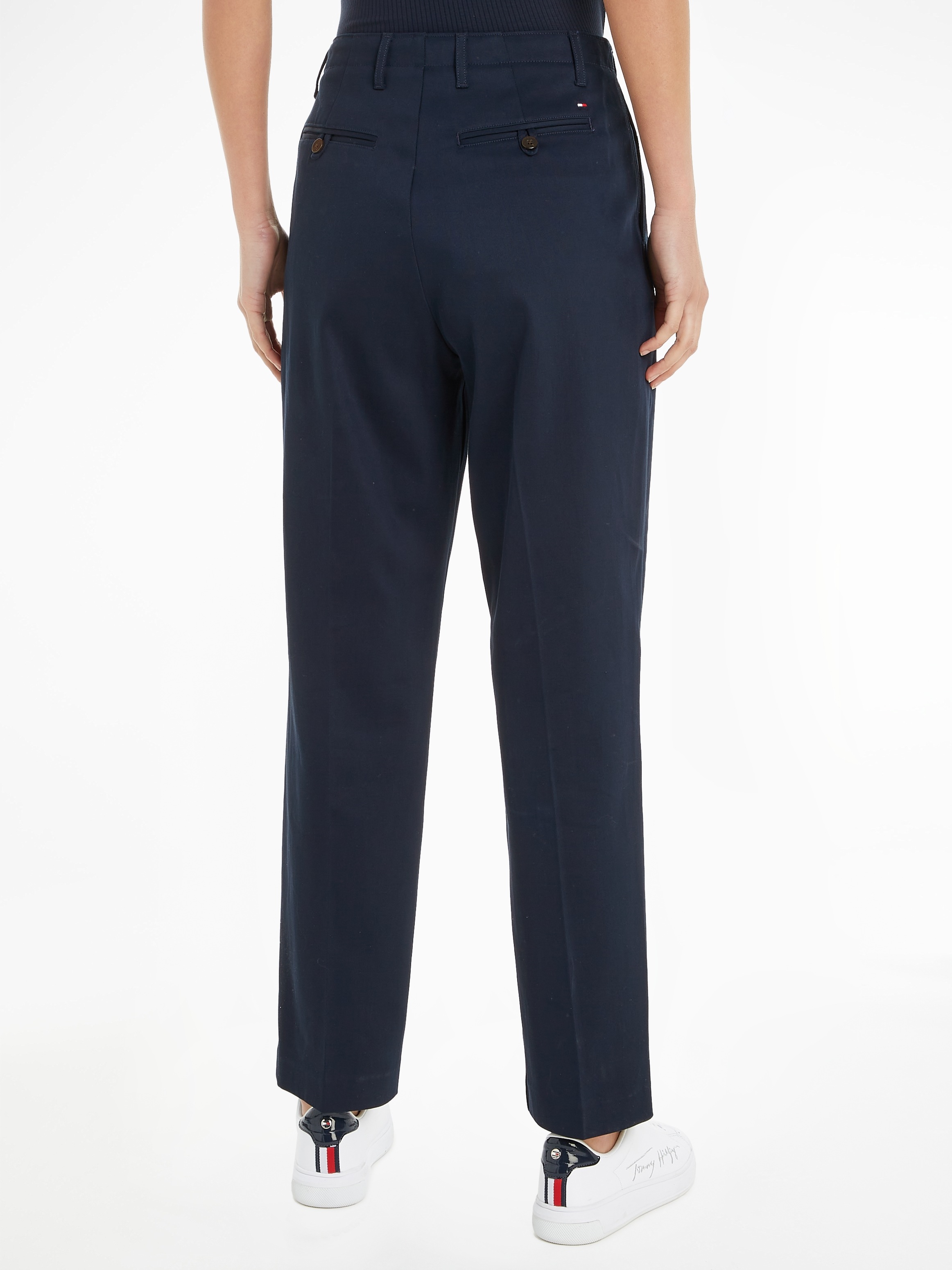 Tommy Hilfiger Chinohose »RELAXED STRAIGHT CHINO PANT«, mit Logostickerei