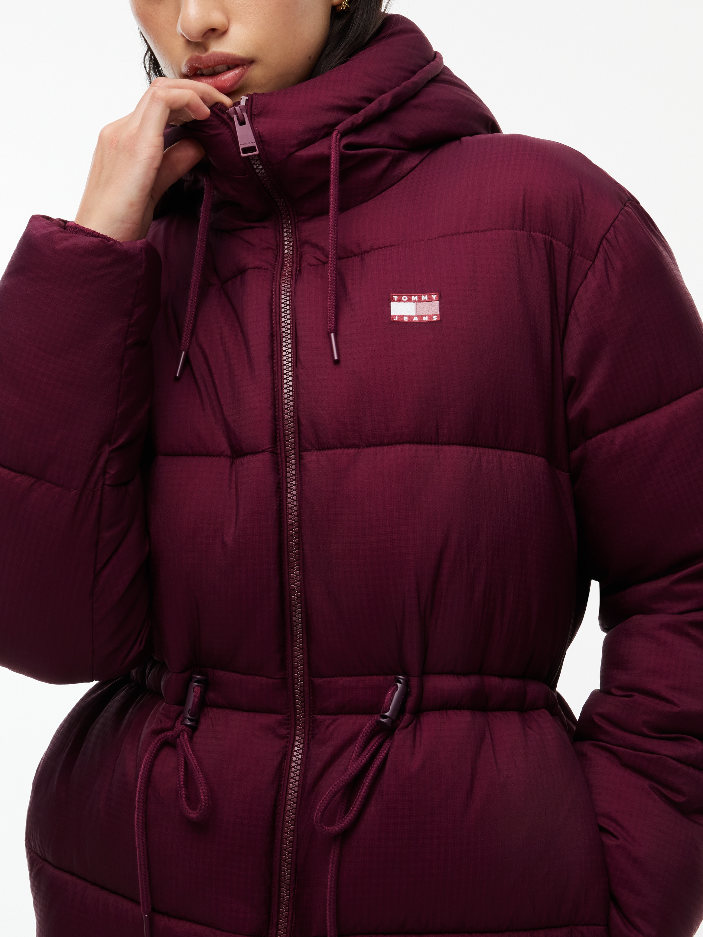 Tommy Jeans Steppjacke »TJW HOODED MIDI PUFFER JACKET« mit Kapuze Kunstfaser