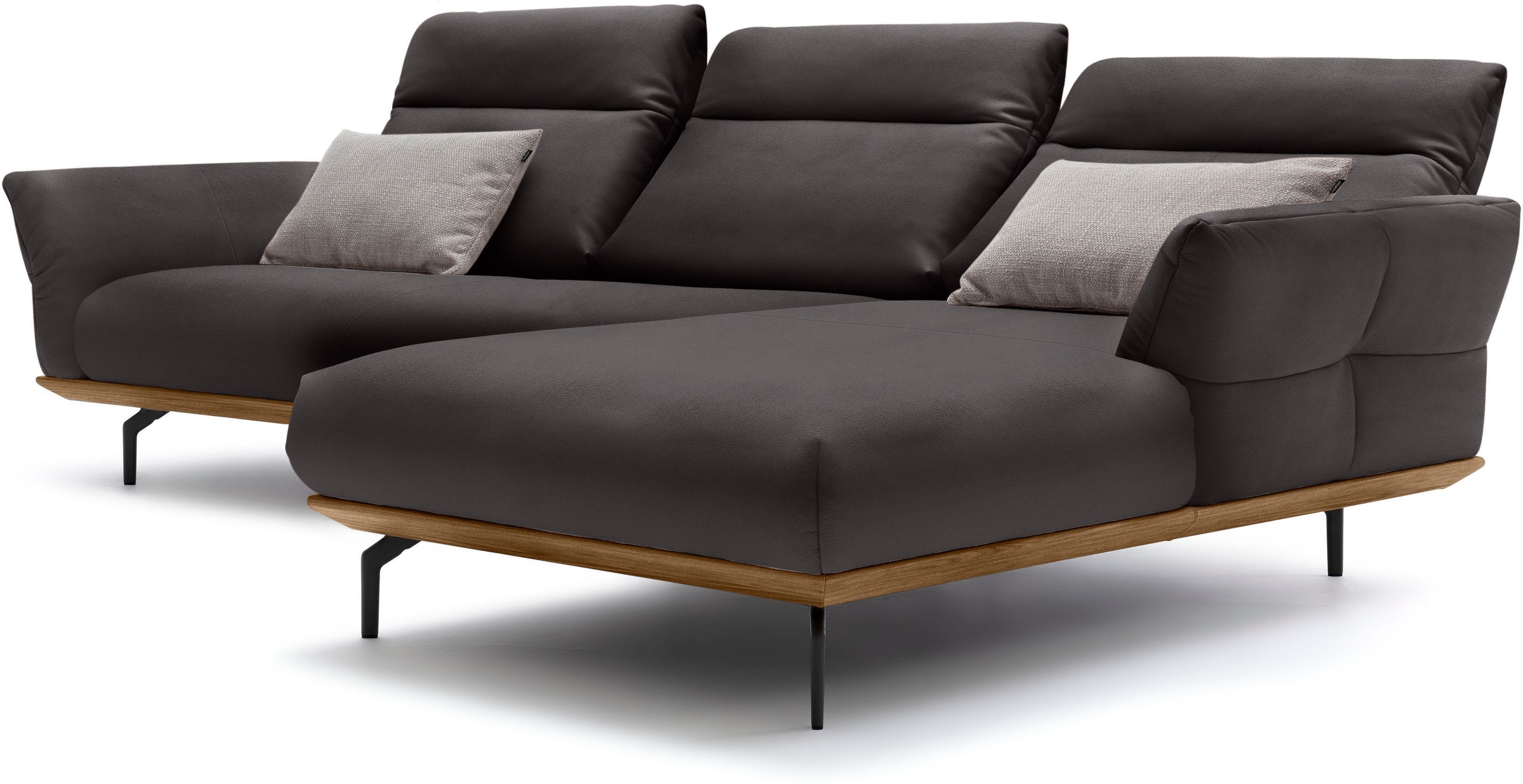 Creation BY ROLF BENZ Ecksofa »CR.460«, Sockel in Nussbaum, Winkelfüße in Umbragrau, Breite 318 cm