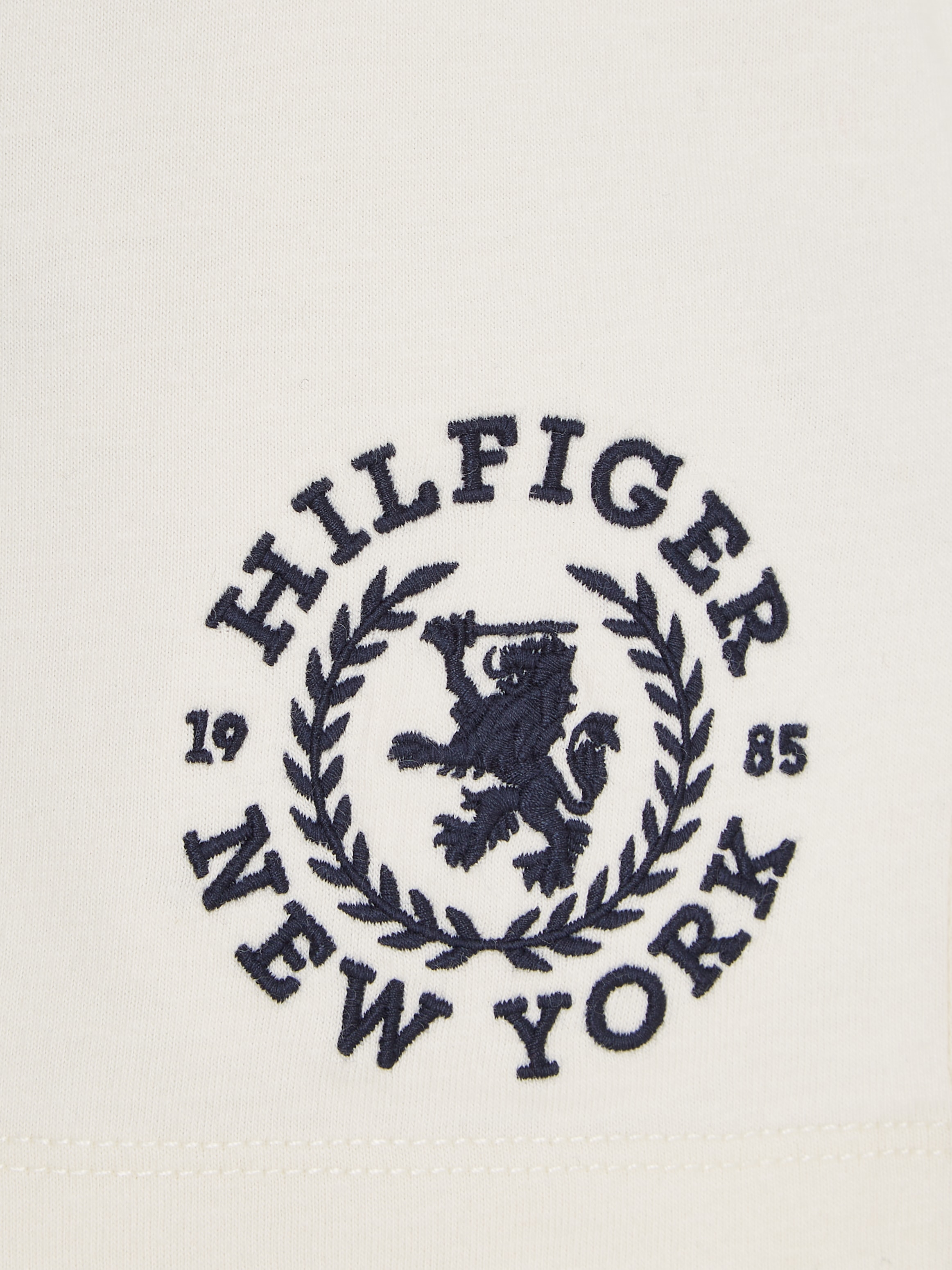 Tommy Hilfiger T-Shirt »CREST LOGO bei OTTO TEE S/S«, mit Logostickerei