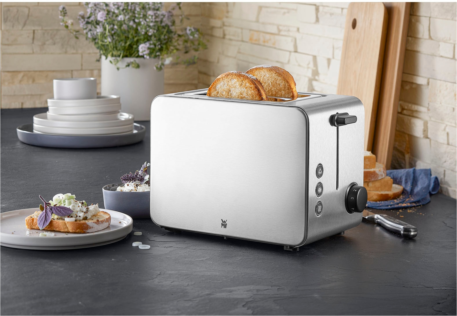 WMF Toaster »Stelio Edition, 2-Schlitz-Toaster, Brötchenaufsatz, 7 Bräunungsstufen«, 2 kurze Schlitze, für 2 Scheiben, 1050 W, Brotzentrierung, Krümelschublade, seidenmattes Cromargan Gehäuse