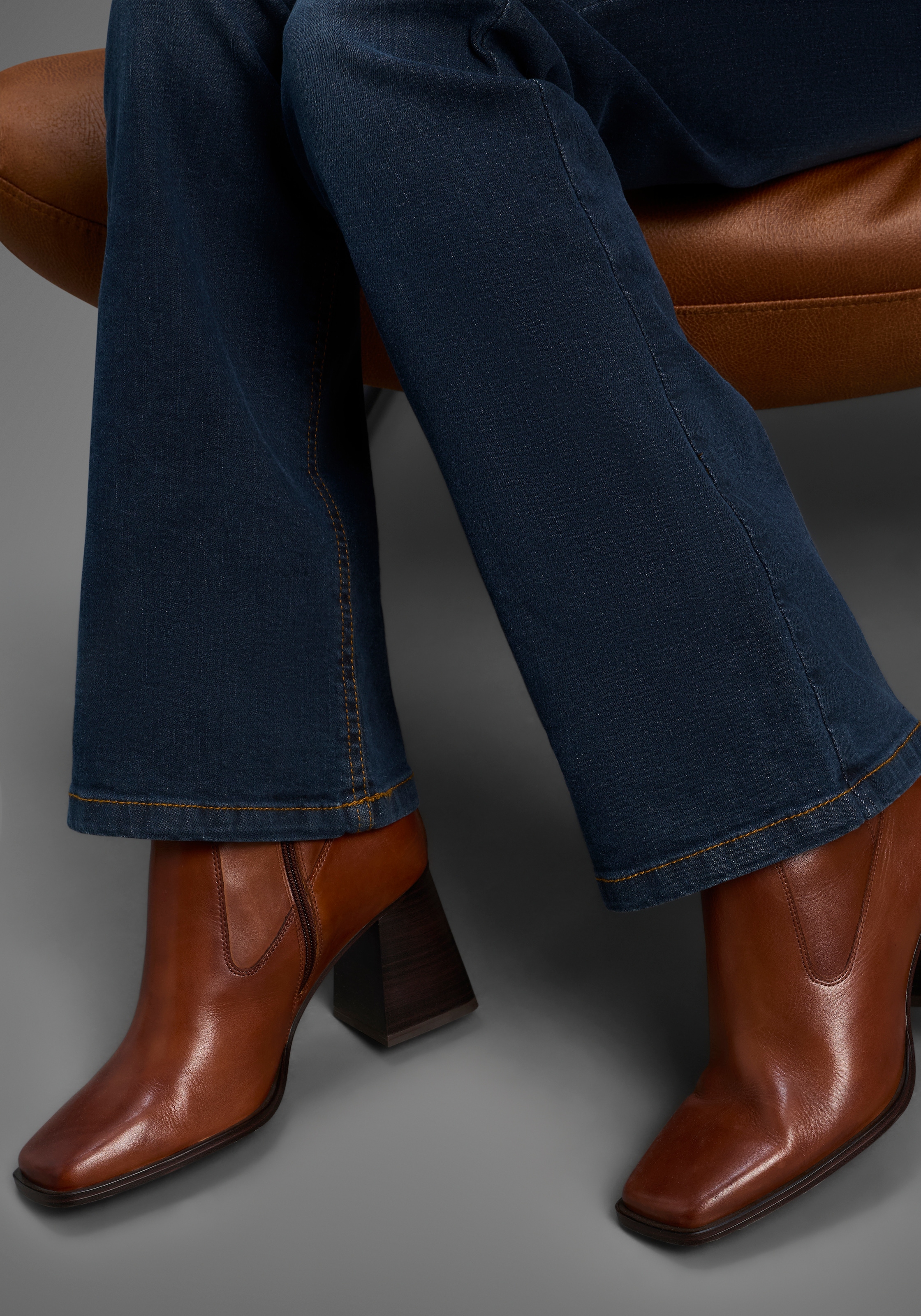 Arizona Bootcut-Jeans »Bund mit seitlichem Gummizugeinsatz«, hohe Leibhöhe, Bootcut, mit Stretch, klassischer 5-Pocket-Style