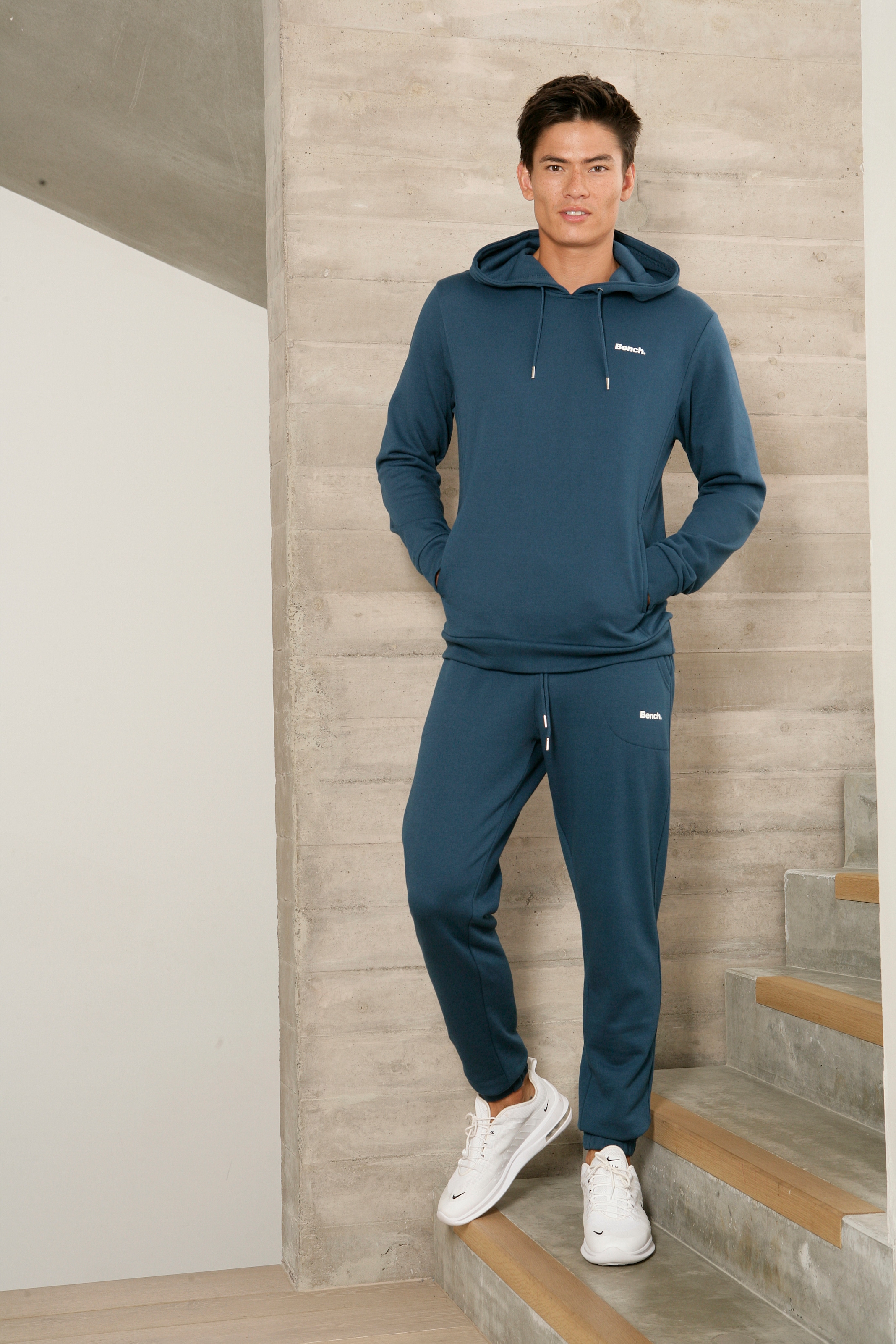 Bench. Loungewear Hoodie, Sweatshirt mit Kapuze und seitlichen Taschen, Baumwollmischung