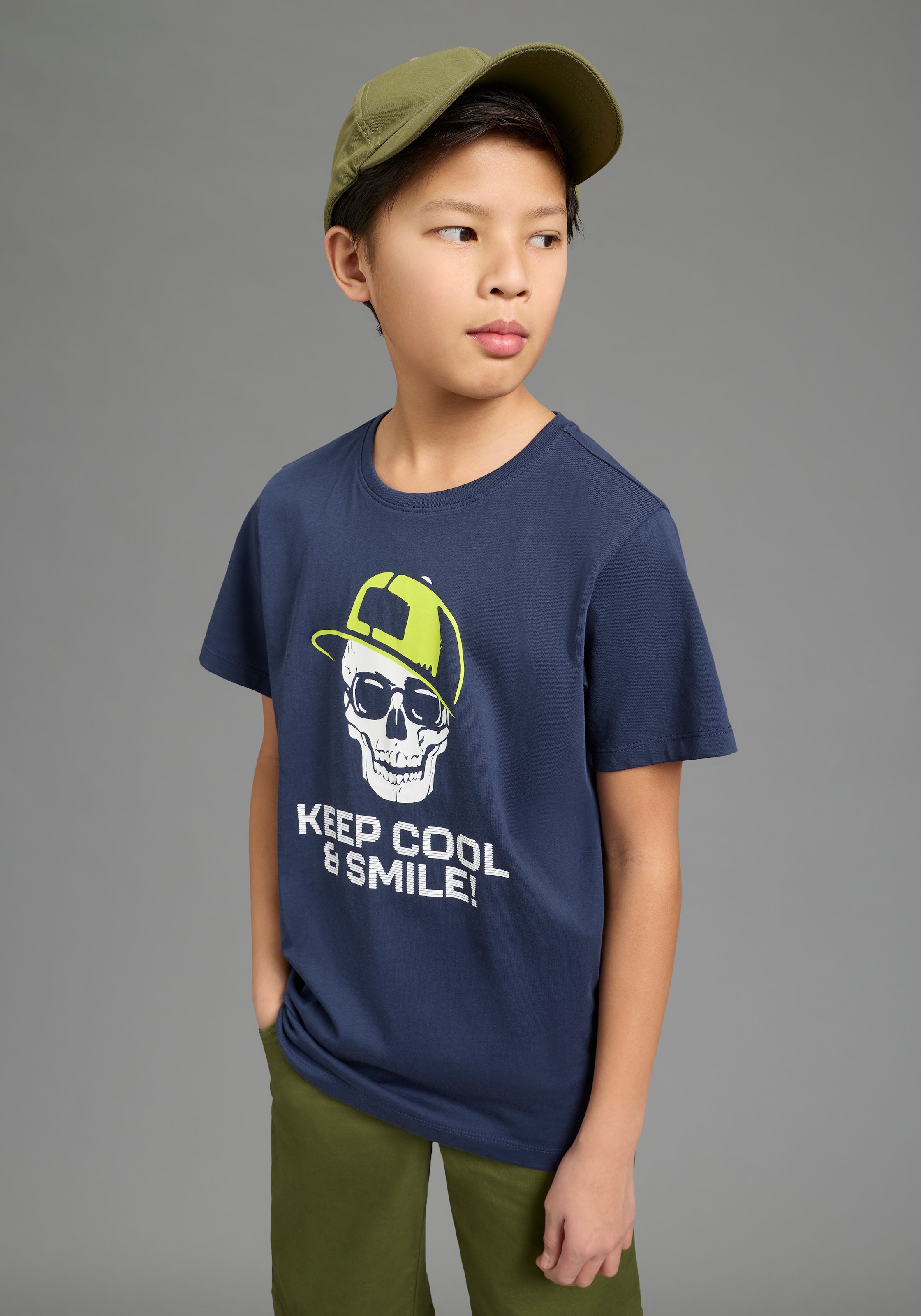 KIDSWORLD T-Shirt »Mit Sprüche-Print: KEEP COOL...« kurzärmelig,  basic geschnitten,  Rundhalsausschnitt,  aus Baumwolle
