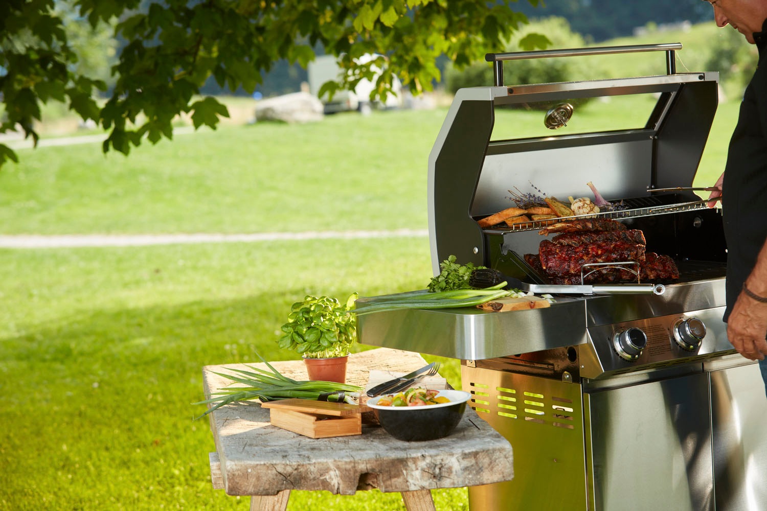 RÖSLE Gasgrill »BBQ-Station VIDERO, 25521«, G3 Edelstahl, 3 Haupt- und 1 Seitenbrenner, beleuchtete Drehknöpfe