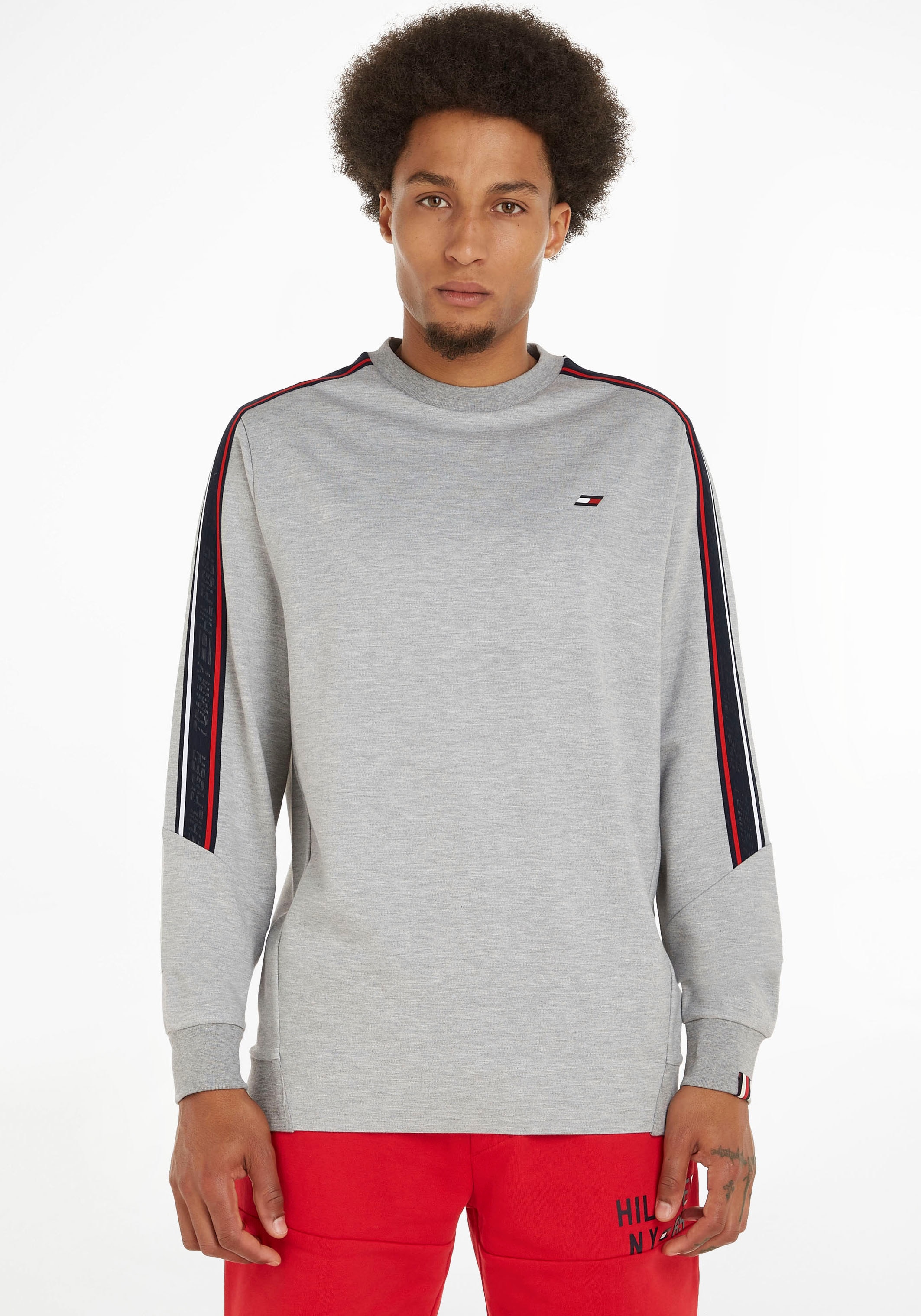 Sweatshirt »TEXTURED TAPE CREW«, mit Tommy Hilfiger Logoband über Schultern und Oberarmen