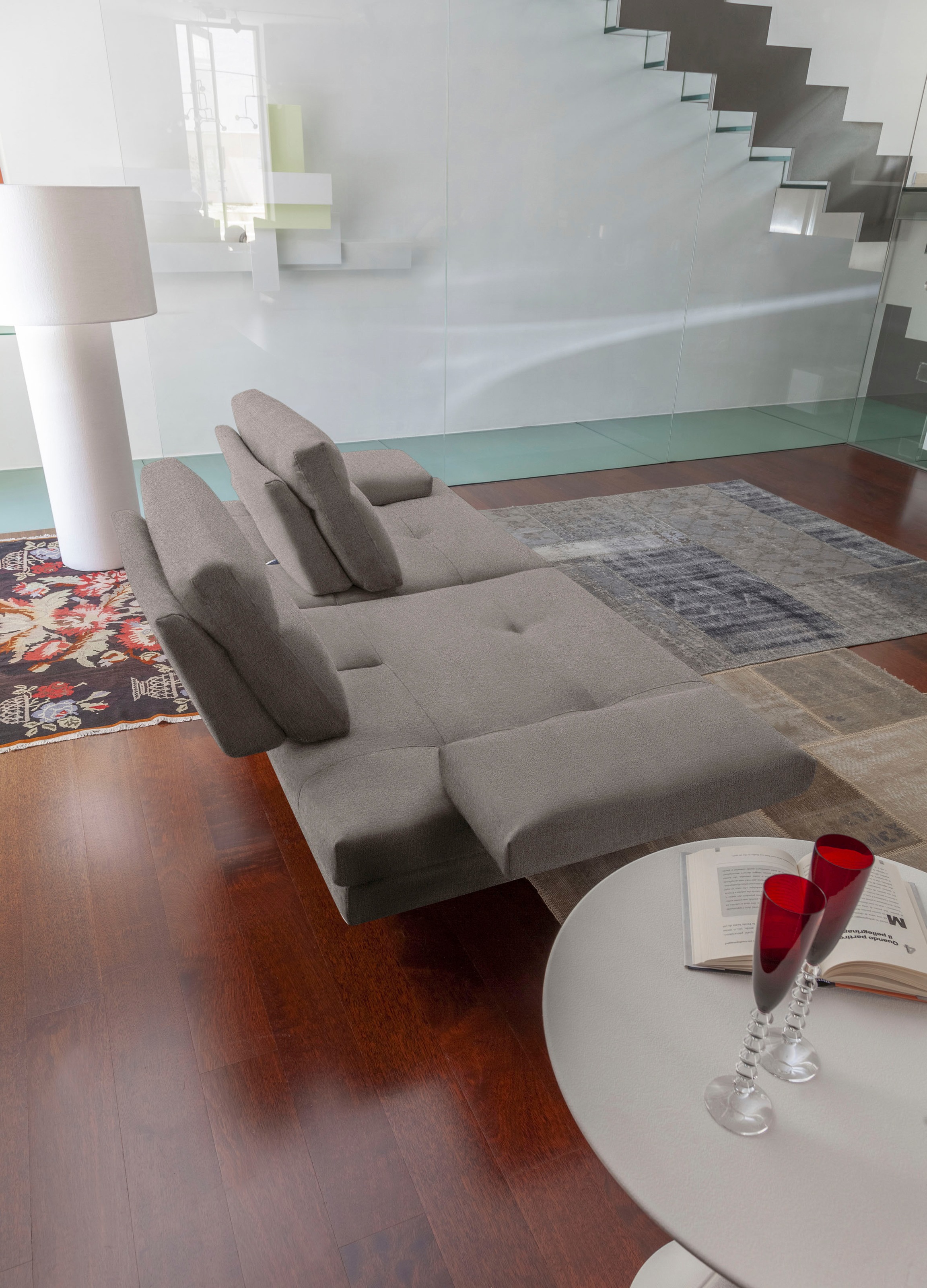 CALIA ITALIA 3-Sitzer »Toby Wing, Designsofa, hochwertige Verarbeitungsdetails, bequem«, inkl. Sitztiefenverstellung und Armteilfunktion, Füße in Schwarz matt