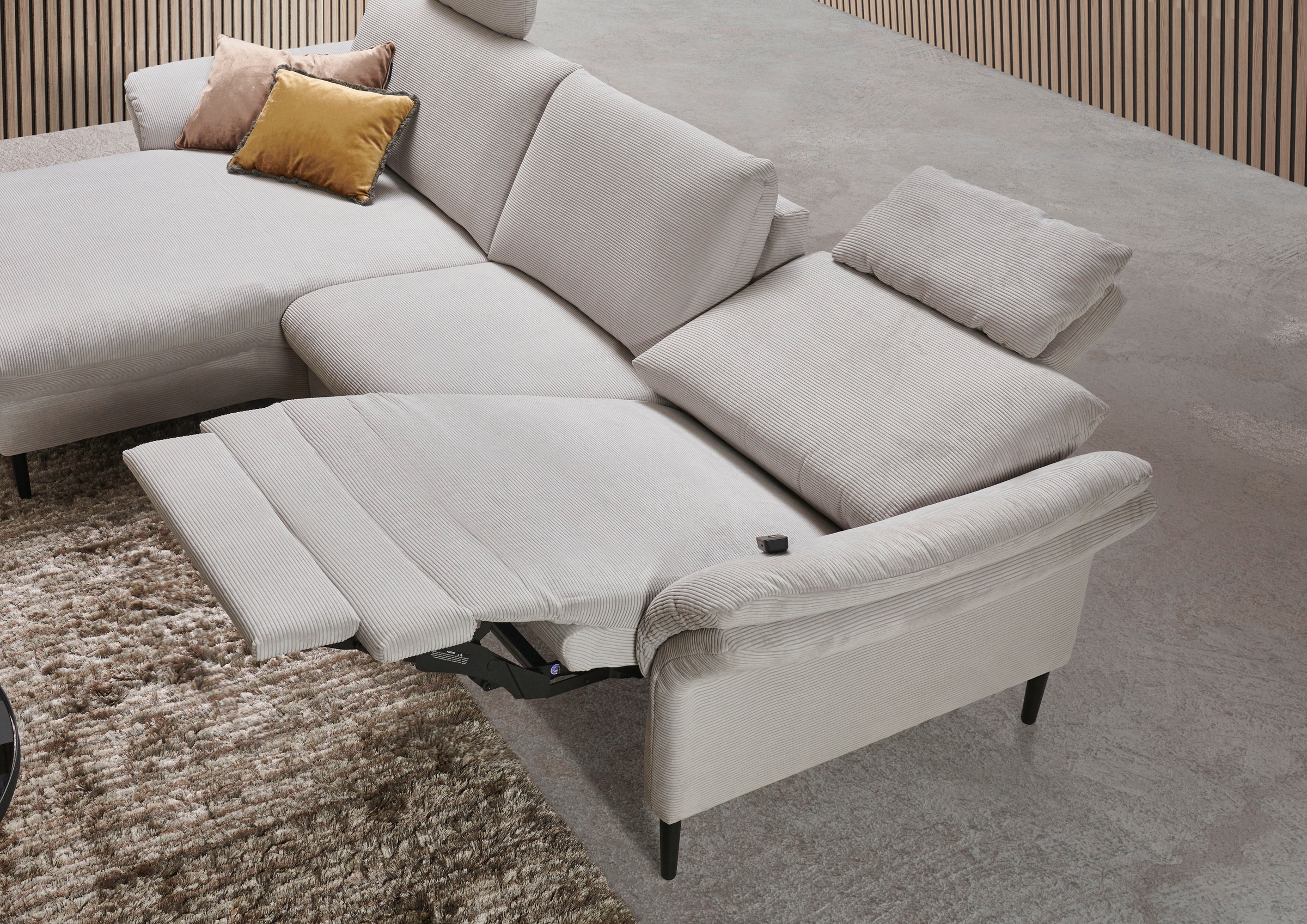 Places of Style Ecksofa »Sarsina: mit Tonnentaschen-Federkern, perfekt zum Entspannen L-Form«, inklusive 1 motorischen Relaxfunktion mit Herz-Waage-Beschlag