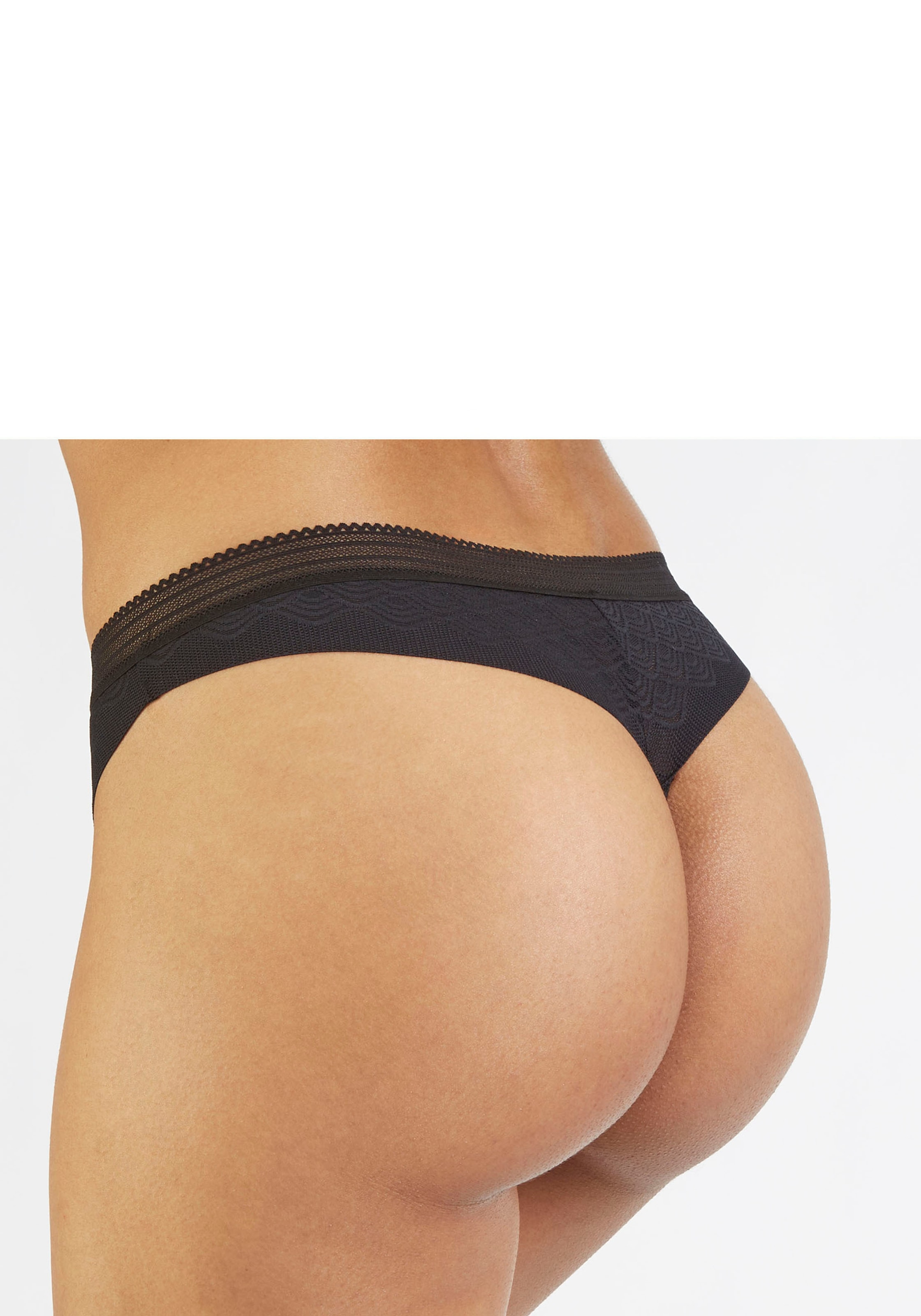 LASCANA String, aus Spitze in moderner Optik mit extraflachen Kanten
