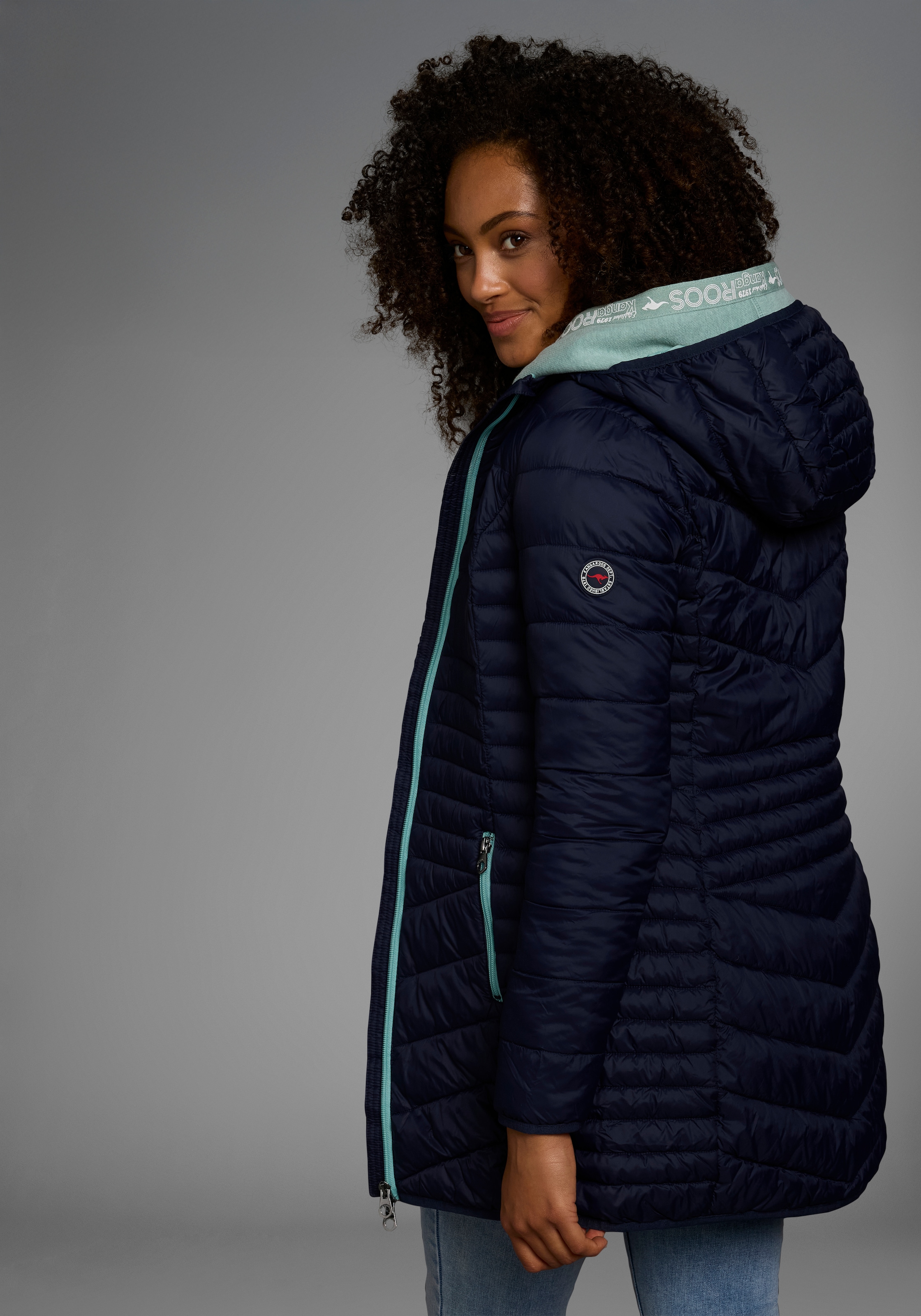 KangaROOS Steppjacke, mit Kapuze, für den Übergang, aus leichtem Webmaterial, figurbetonter Schnitt