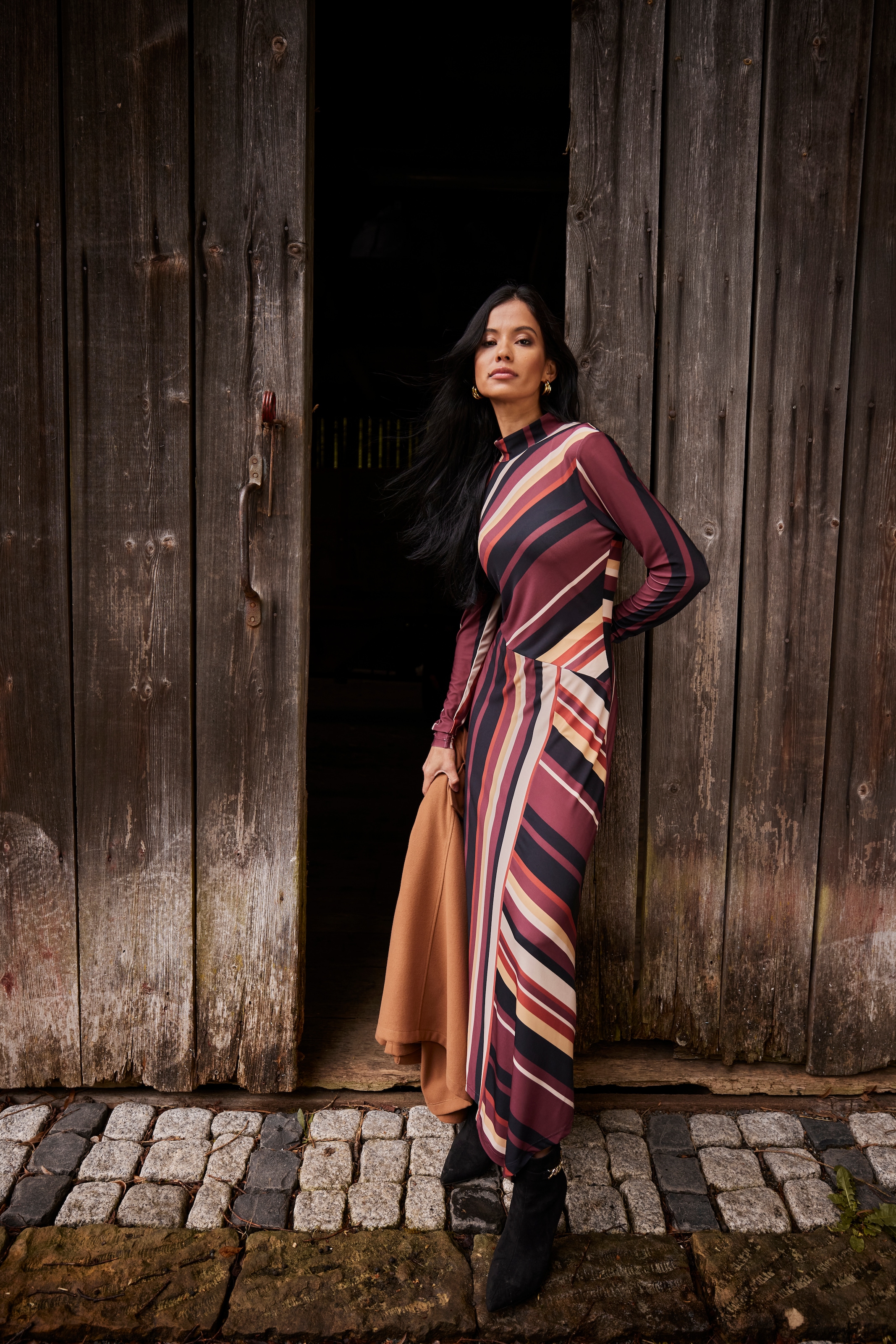 Aniston SELECTED Maxikleid Hinten mit 2 Knöpfen am Kragen zu schließen - NEUE KOLLEKTION