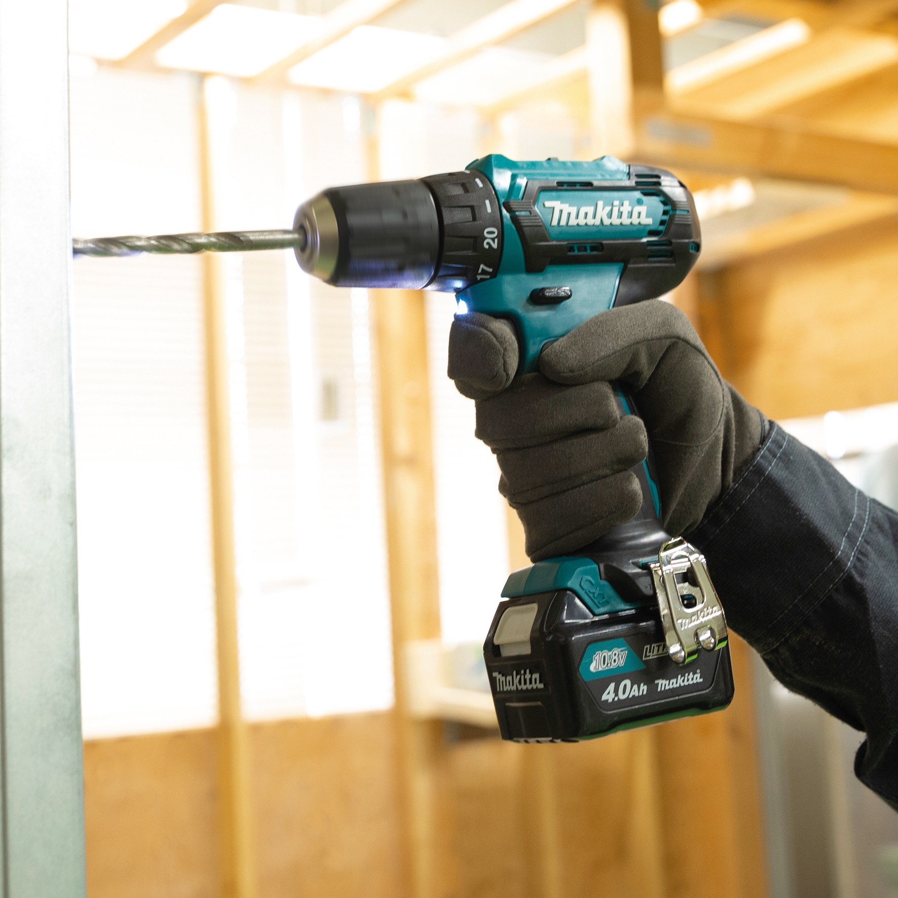 Makita Akku-Bohrschrauber »DF333DSAE«, mit 2 Akkus 12V/2,0 Ah, Ladegerät und Koffer