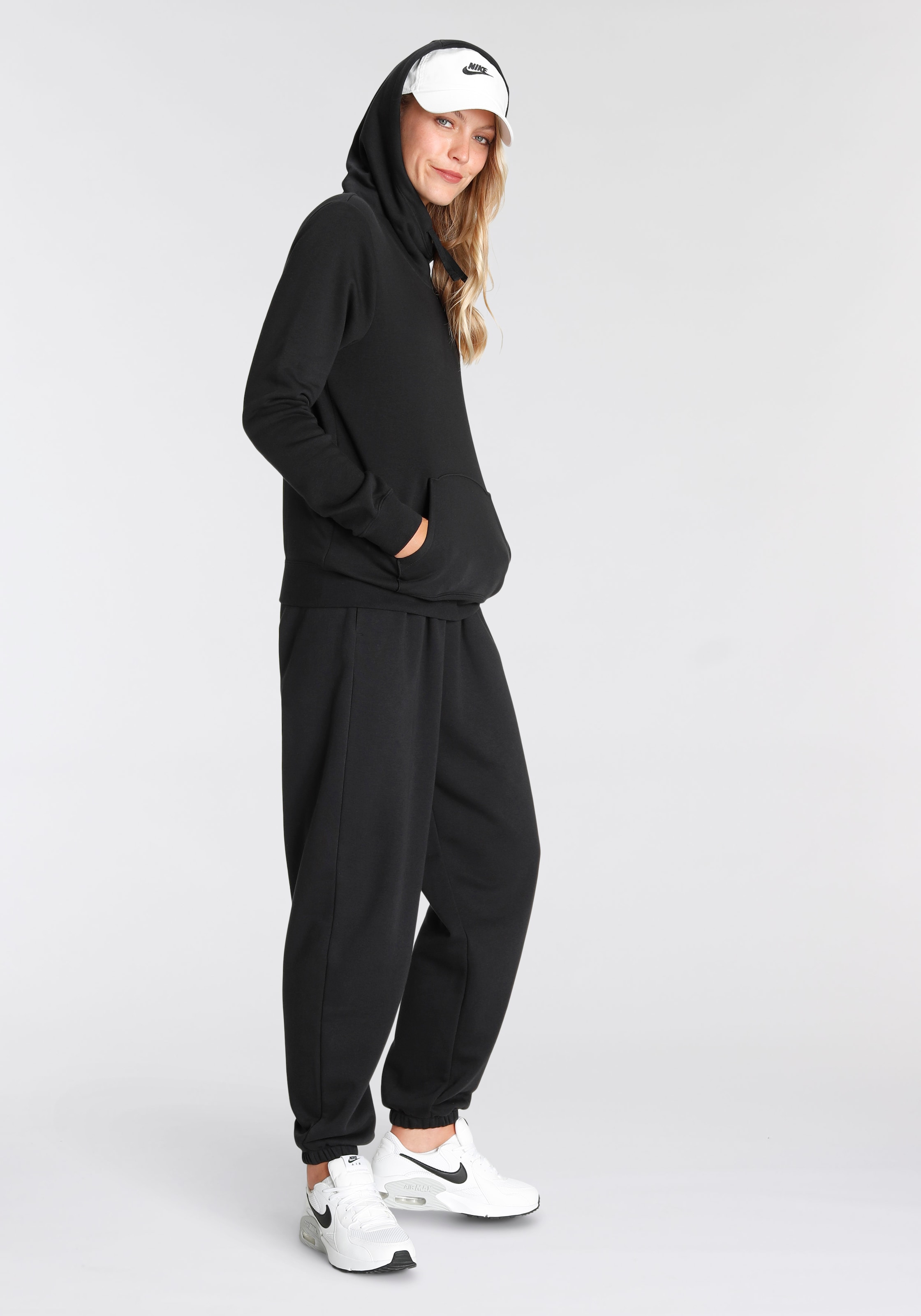 Nike Sportswear Kapuzensweatshirt »Club Fleece Women's Funnel Hoodie«, Damen Kapuzenpullover aus weichem Fleece Material