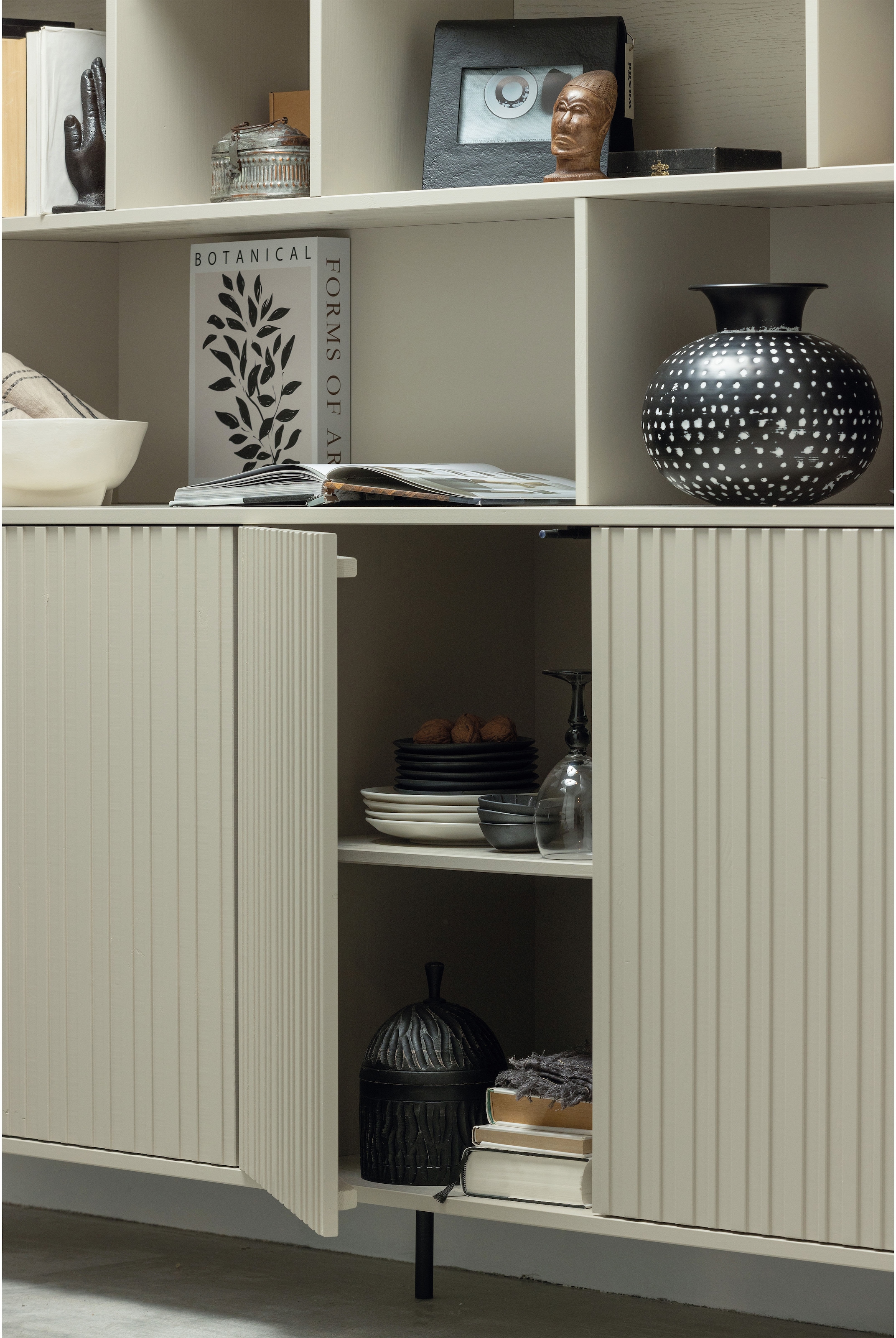 WOOOD Buffet »Gravu« New Gravure Hängeschrank, FSC-Kiefer bietet Stauraum und Präsentation