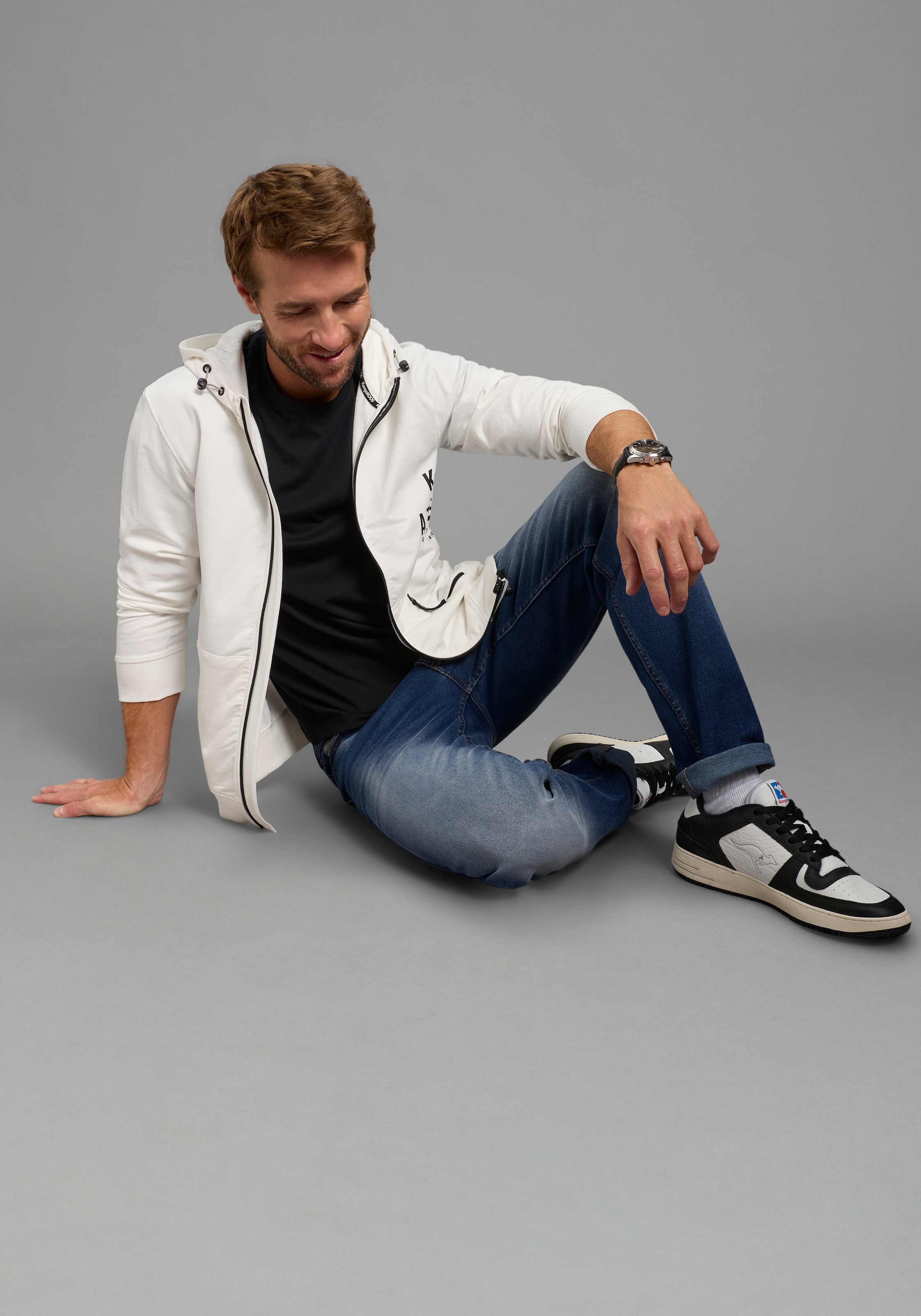 KangaROOS Kapuzensweatjacke mit Kapuze, mit regulierbarem Elastikband an der Kapuze