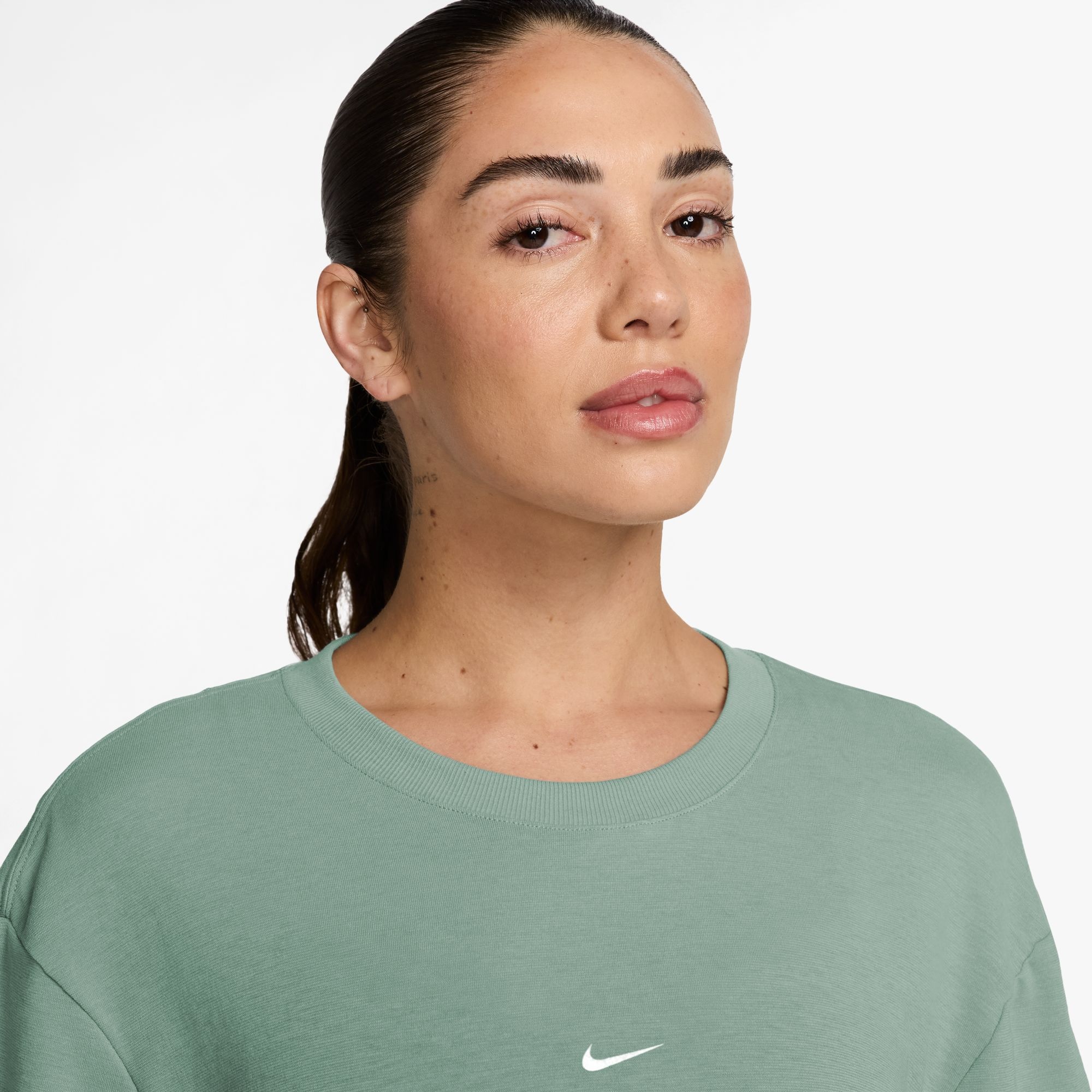 Nike T-Shirt »W NK ONE RELAXED DF SS TOP« Kurzarm-Design, mit Rundhalsausschnitt, aus Jersey, gerader Abschluss