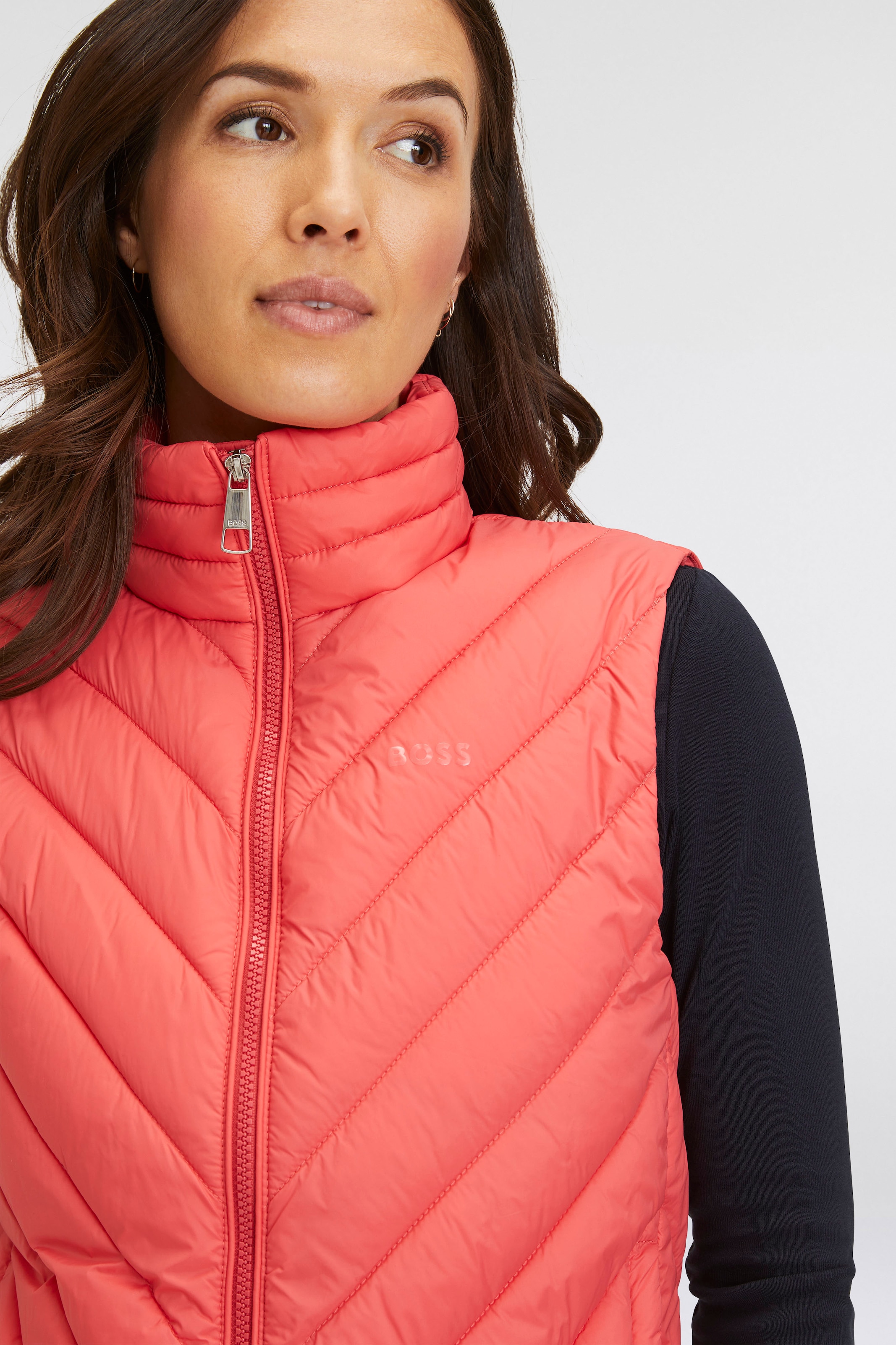 BOSS ORANGE Steppweste »Marlene High Rise, High Waist Premium Damenmode«, mit dezentem Logo auf der Brust