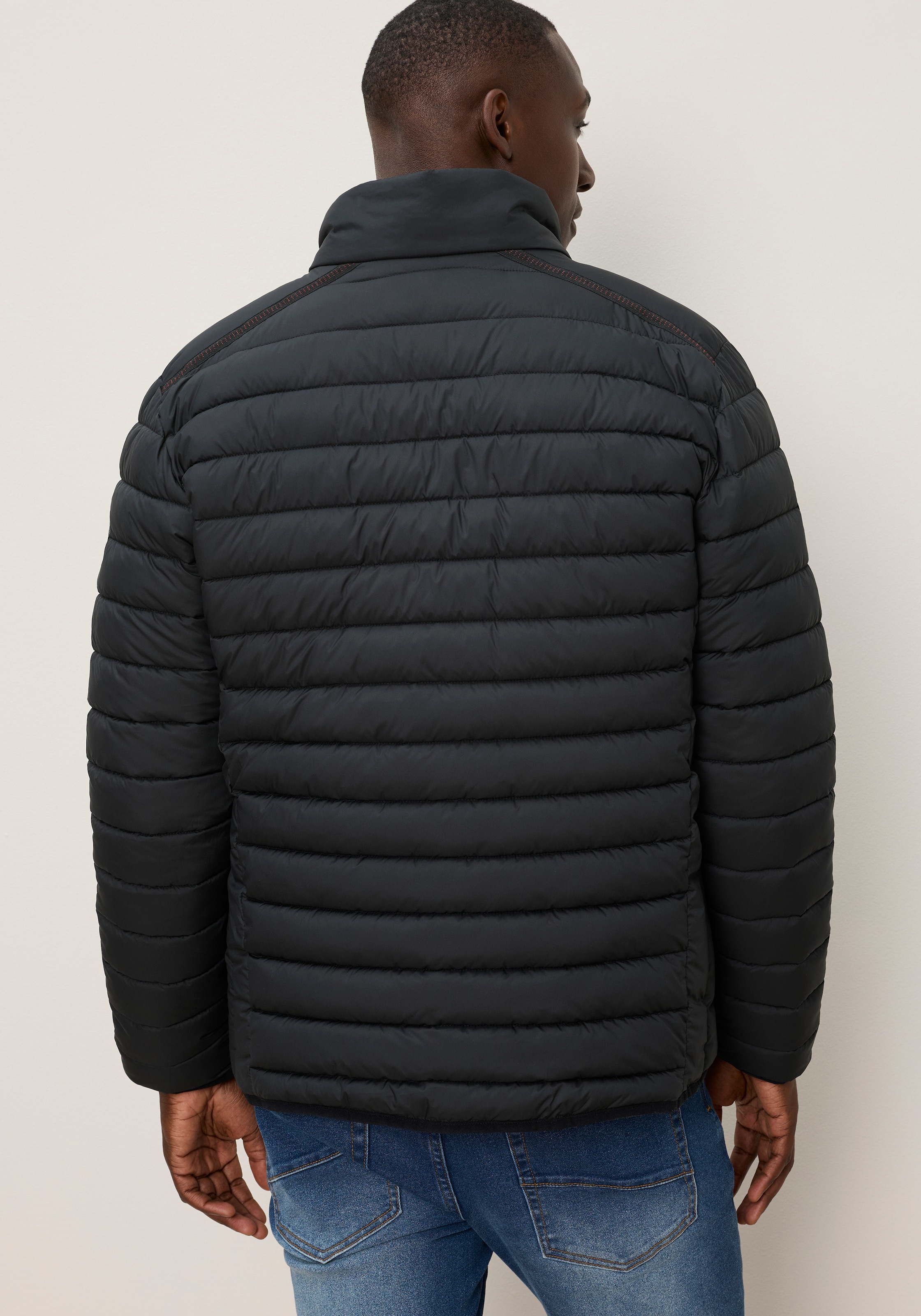KangaROOS Steppjacke figurumspielende Passform, hüftlange Schnittform, mit Reißverschluss