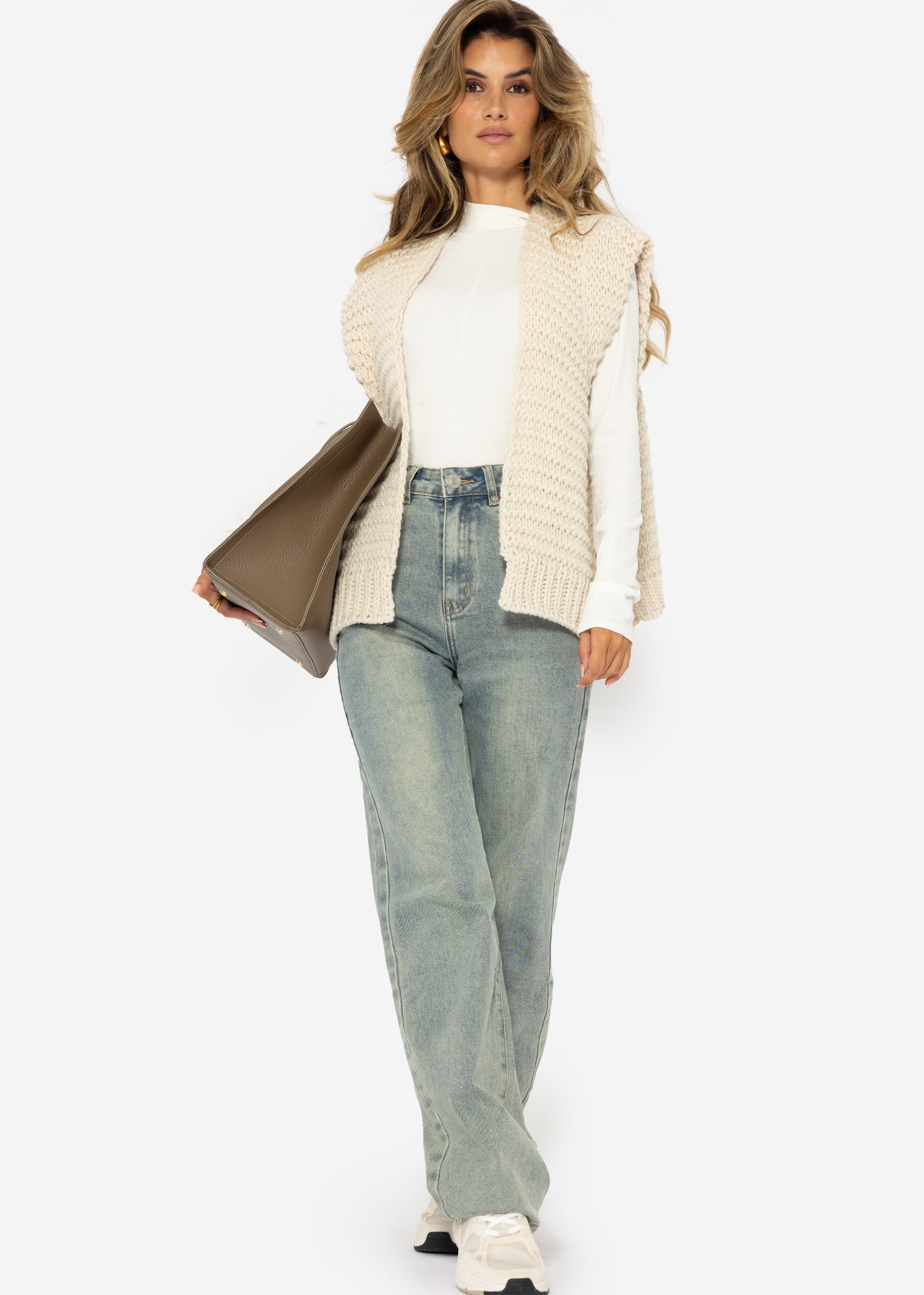 SASSYCLASSY Strickweste »Ärmellose Strickweste mit strukturierten Schultern« Grobgestrickte ärmellose Strickweste mit betonter Schultersilhouette
