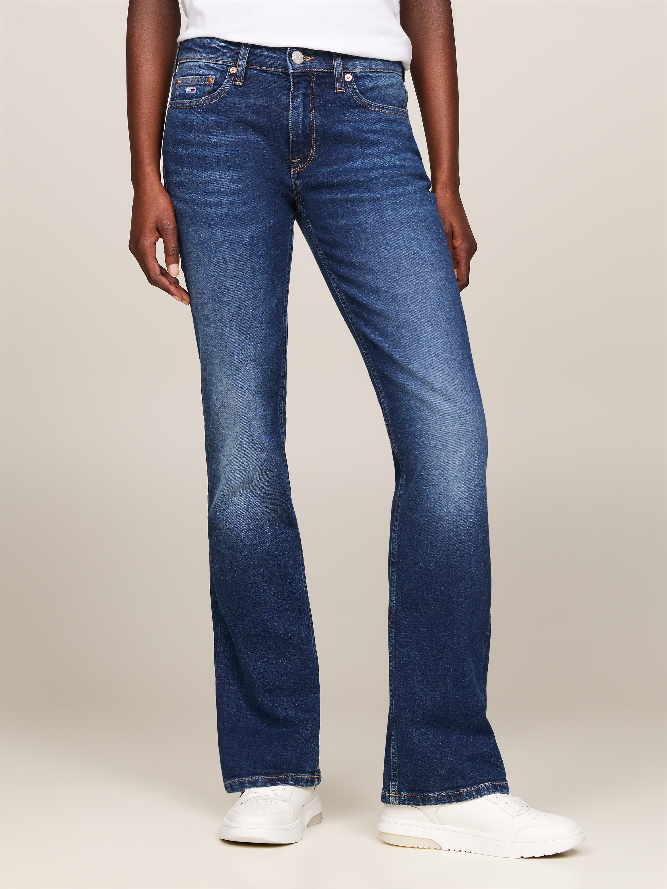 Bootcut-Jeans »MADDIE MD BC DH5161«, mit Logo-Badge und Stickereien