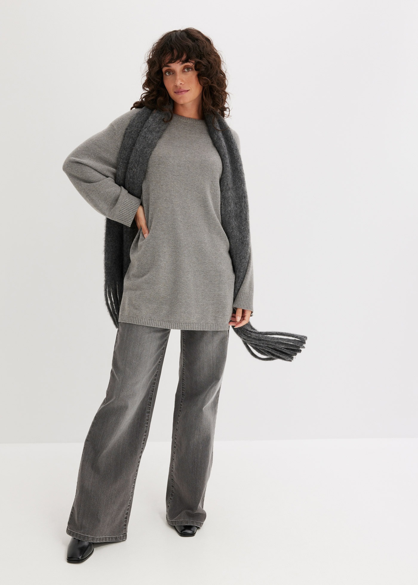 bonprix Strickpullover »Long-Feinstrickpullover mit Seitenschlitzen aus Viskose-Mix« aus Viskosemischung, Oversize Passform, Po-bedeckende Länge