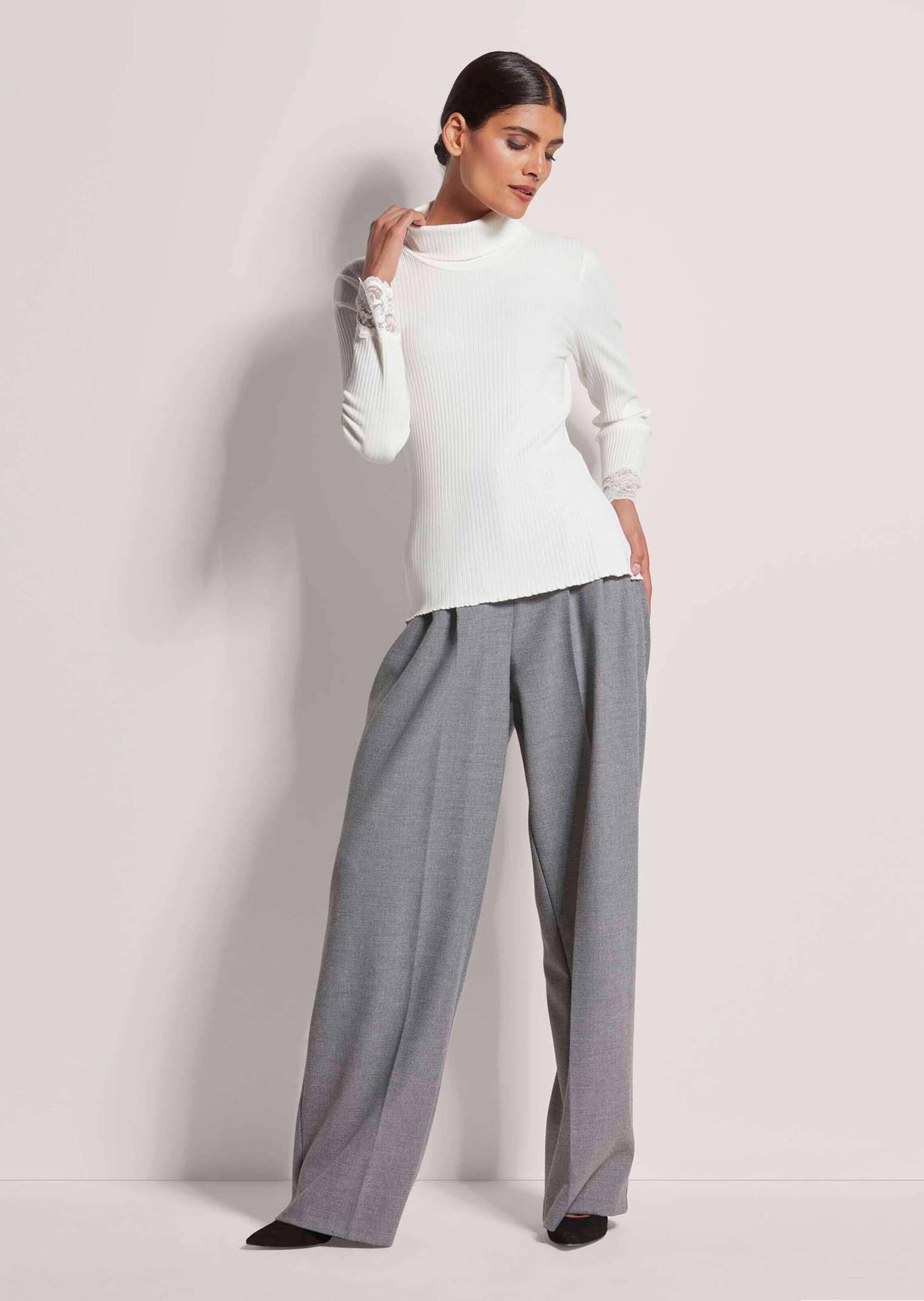 MADELEINE Langarmshirt »Rollkragenshirt Elegantes Basicshirt mit Spitze, Rollkragen« Spitzenbesatz am Ärmelabschluss