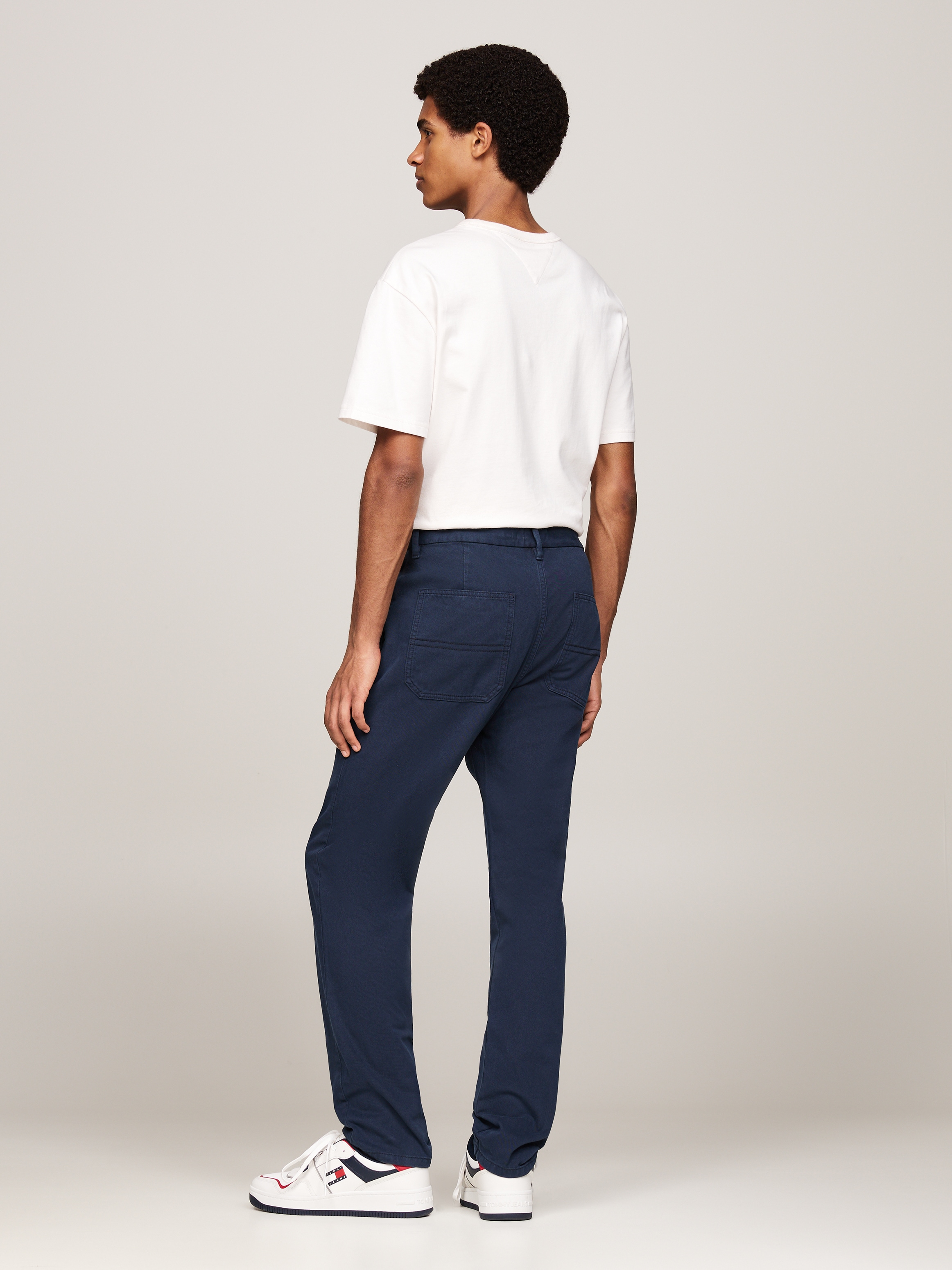 Tommy Jeans Chinohose »TJM RYAN TWILL CHINO«, mit Logo-Patch