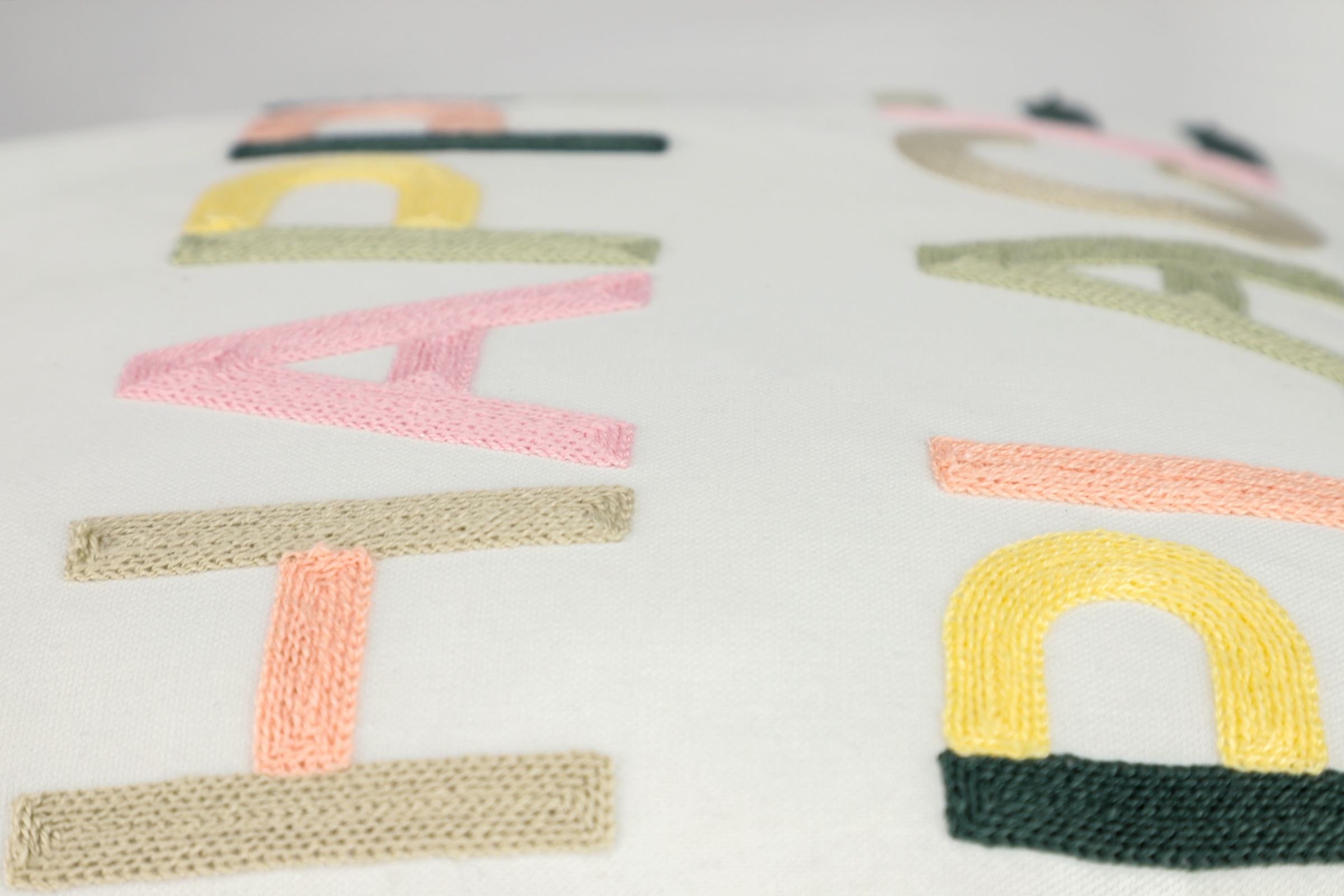 TOM TAILOR HOME Kissenbezug »Happy« mit aufgesticktem Schriftzug