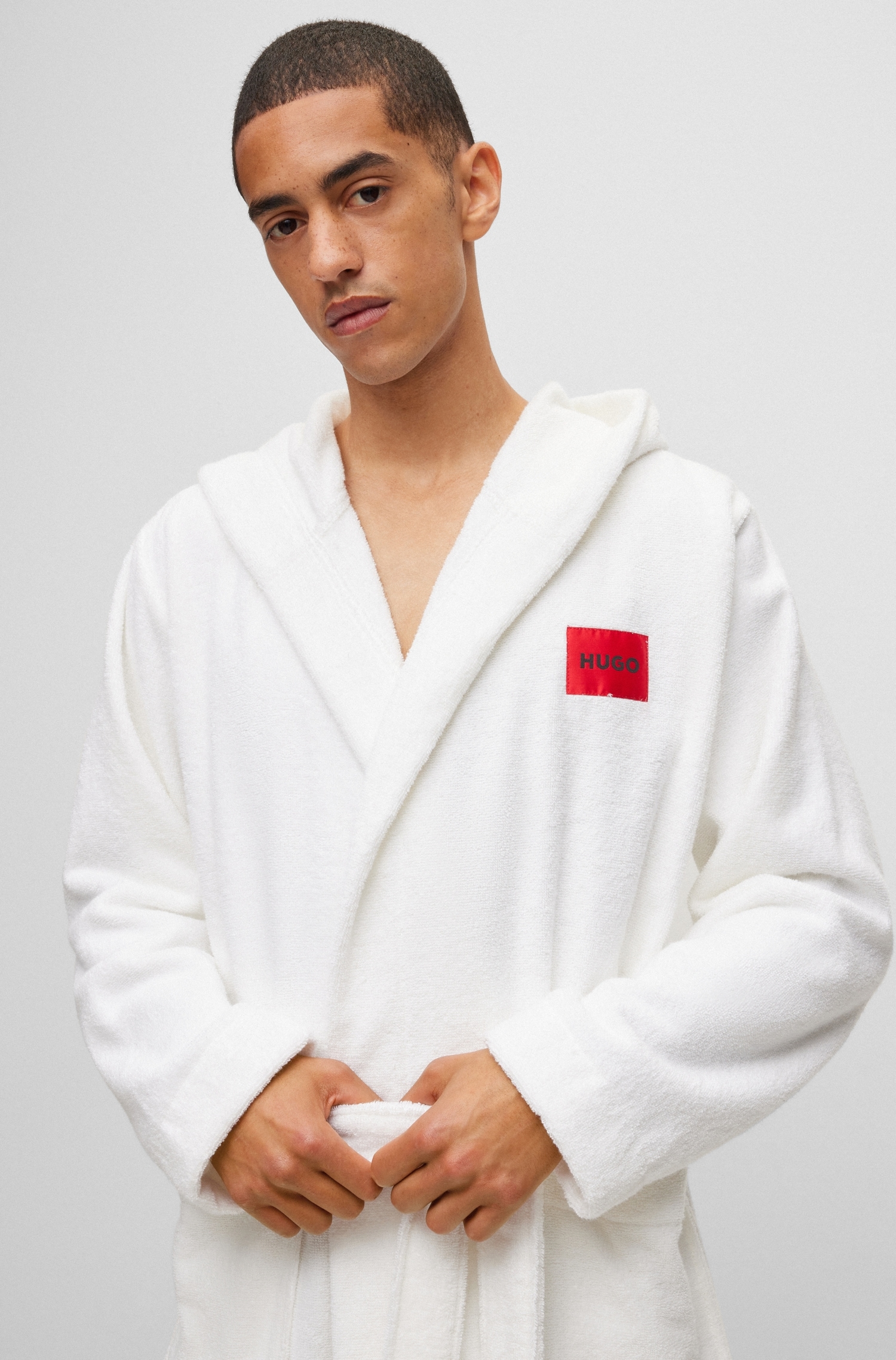 mit HUGO Kapuze kontrastfarbenen Bademantel OTTO-Shop »Terry Logo im Gown Hooded«, &