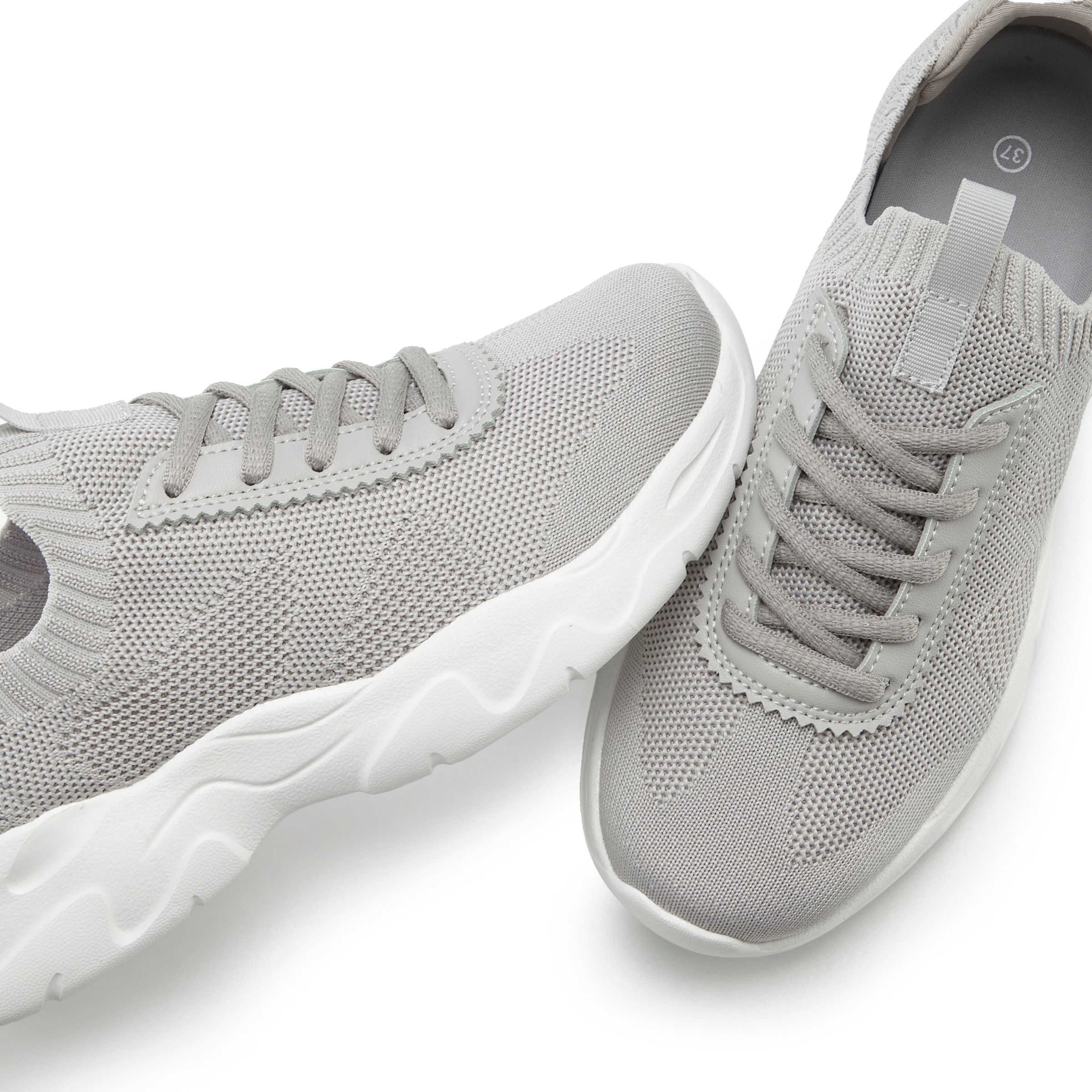 LASCANA ACTIVE Sneaker, ultraleicht und bequem zum Reinschlüpfen mit Zierschnürung VEGAN