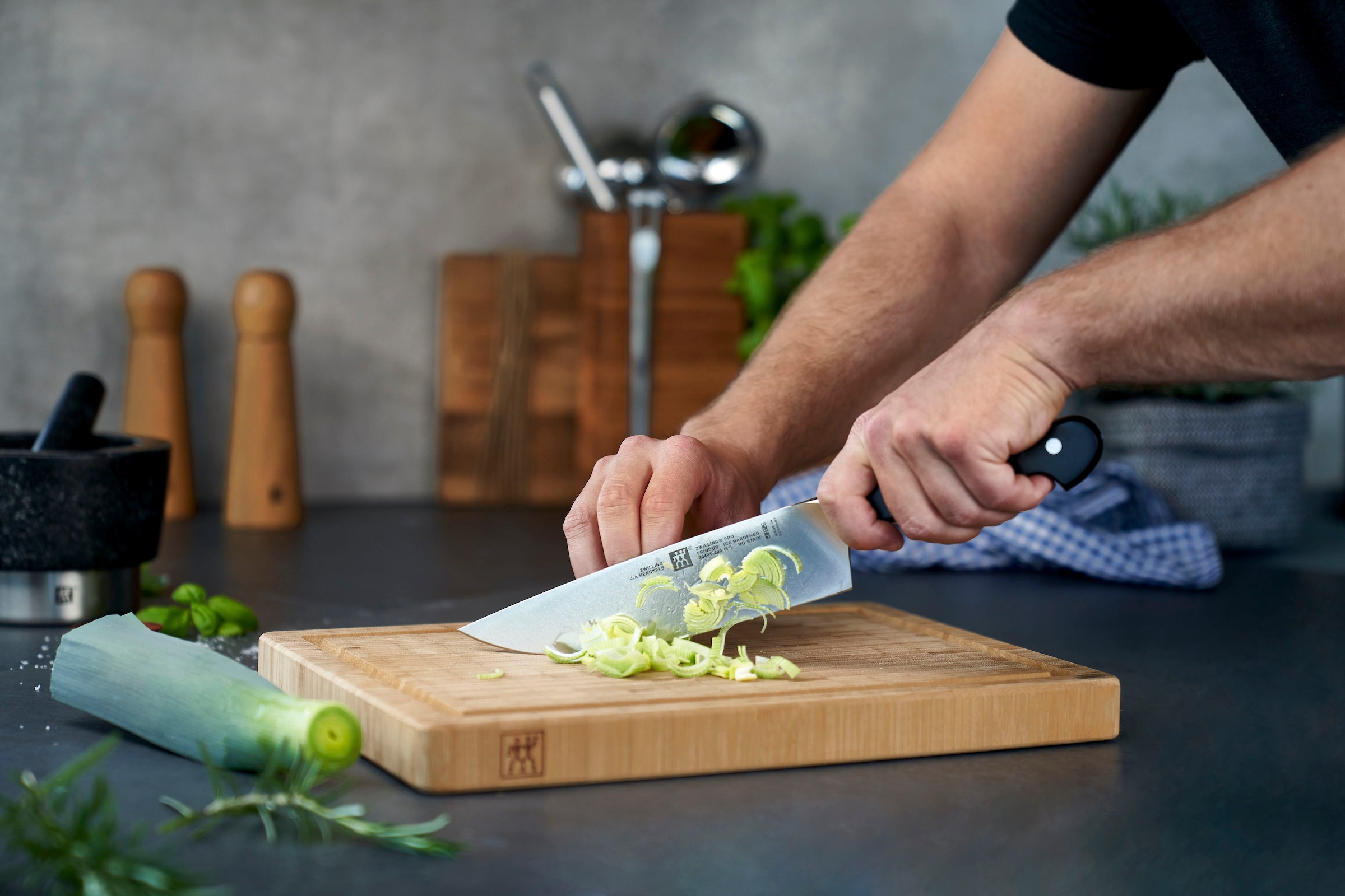 Zwilling Kochmesser »Pro«, (1 tlg.), Klingenlänge 20 cm