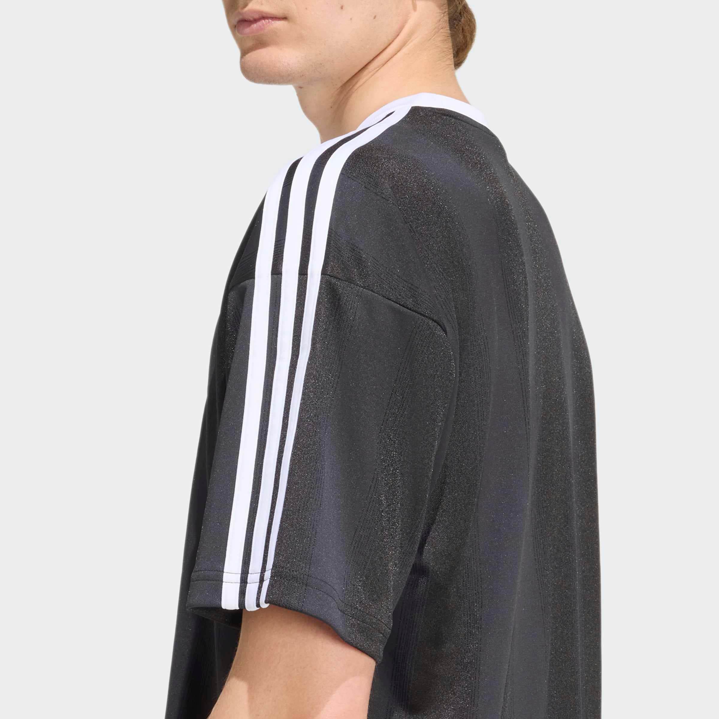 adidas Originals T-Shirt »ADIDAS ADICOLOR JACQUARD TRIKOT« lockere Passform, Rundhalsausschnitt, mit klassischem Trefoil Logo