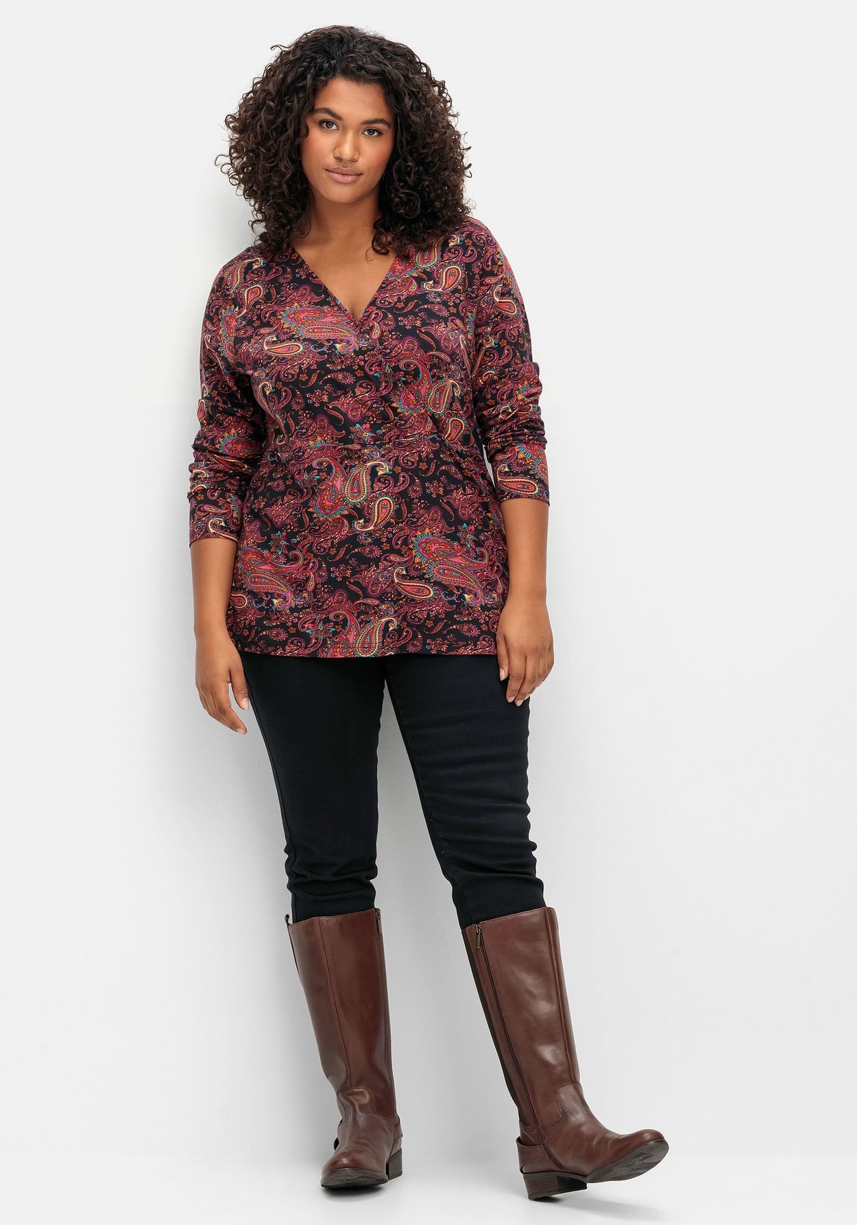 Sheego Langarmshirt »Langarmshirt in Wickeloptik, mit Paisleydruck«, in Wickeloptik, mit Paisleydruck