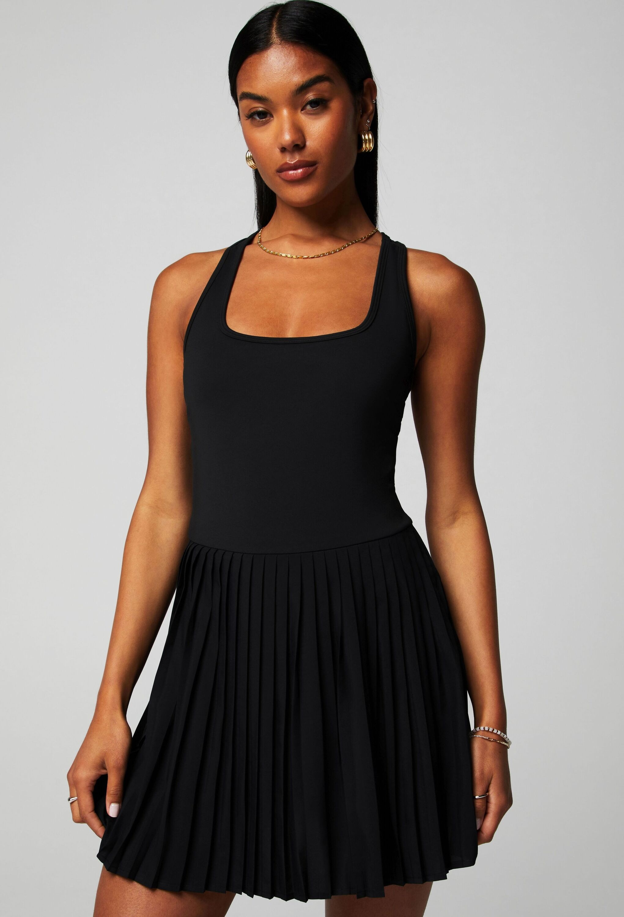Fabletics Shirtkleid »Fabletics Kleid HOT SHOT PLEATED CLASSIC MINI DRESS« Eingrifftaschen mit integriertem BH
