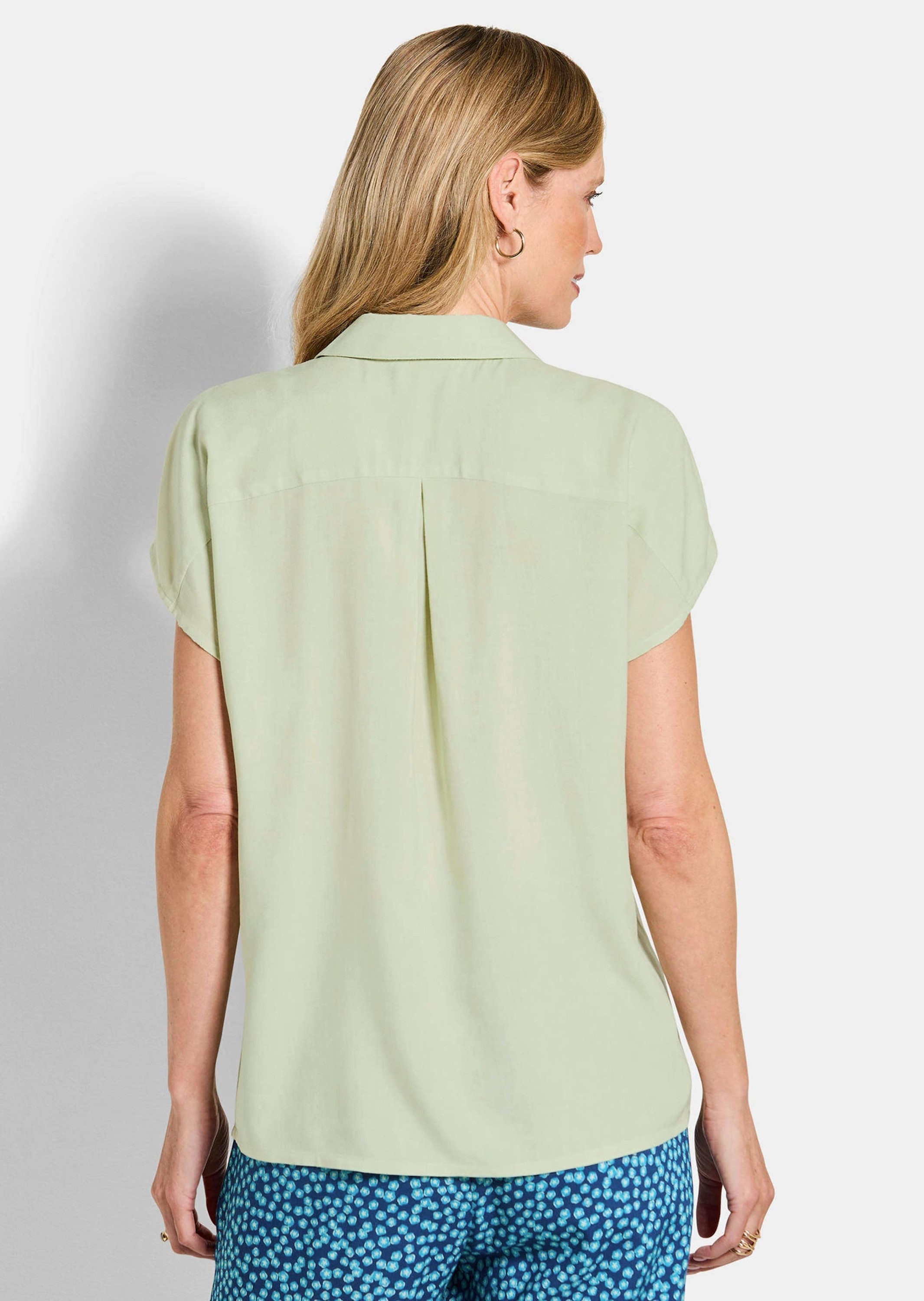 GOLDNER Kurzarmbluse »Viskosebluse mit Hemdkragen« Sattel am Rückteil mit Kellerfalte