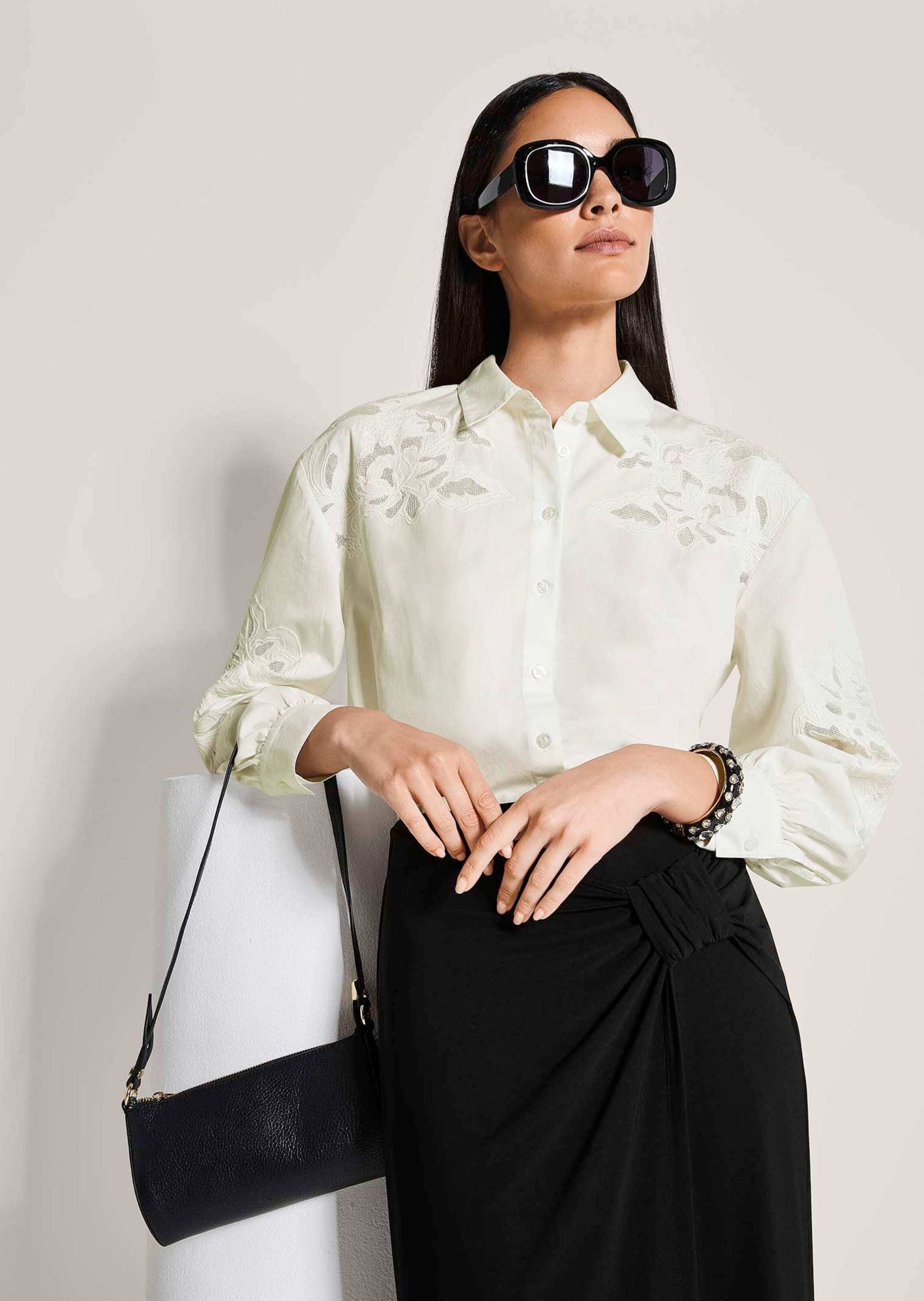 MADELEINE Langarmbluse »Hemdbluse Baumwollbluse mit floraler Stickerei« Bluse mit dekorativen Spitzeneinsätzen am Arm und im Vorderteil