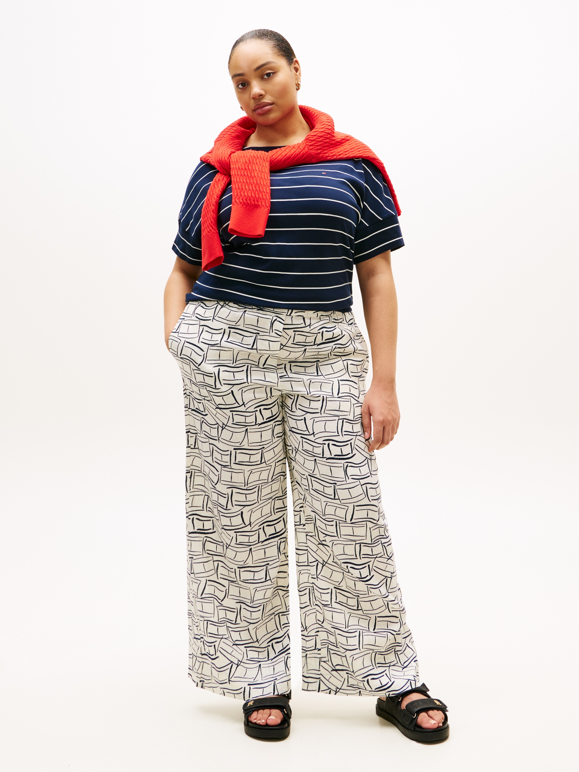 Tommy Hilfiger Curve Kurzarmshirt »CRV MDRN CODY CAP SLV C-NK TEE« in großen Größen