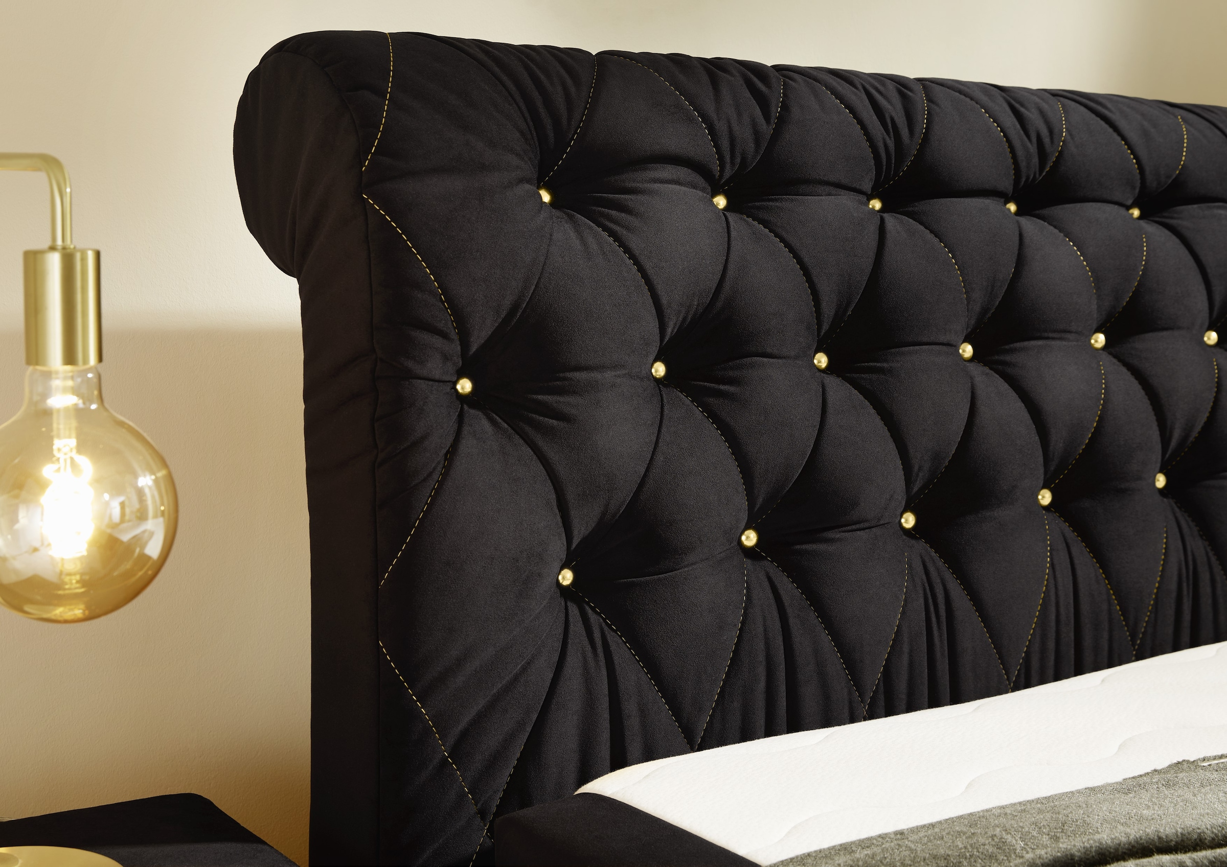 Jockenhöfer Gruppe Boxspringbett »Sancara, inklusive 7-Zonen-TTFK-Matratzen und 9 cm Kaltschaumtopper«, goldfarbige Designelemente, Härtegrade wählbar (H3,H3/H4 oder H4)