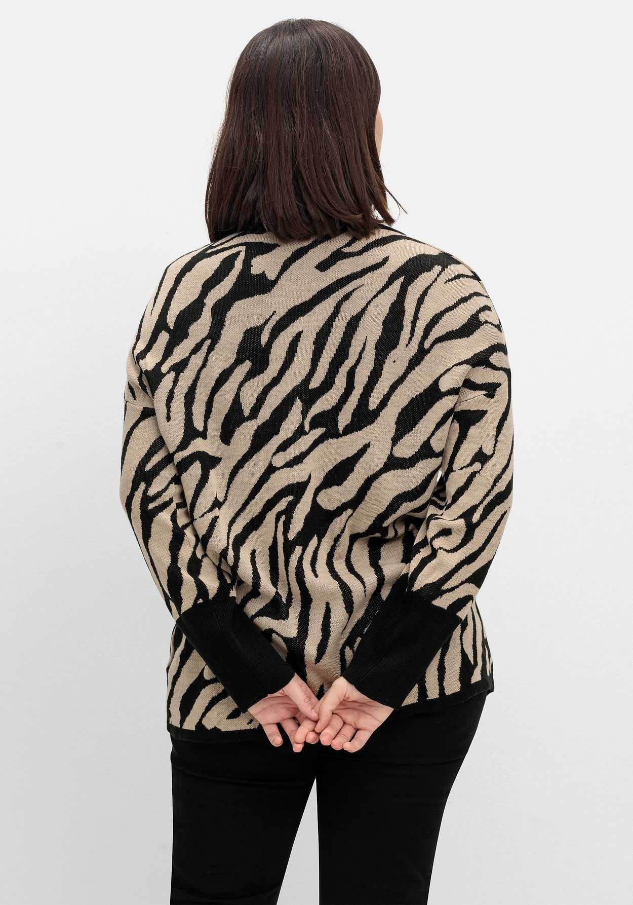 Sheego Rundhalspullover »Jacquard-Pullover mit Animalmuster und überschnittenen Schultern«